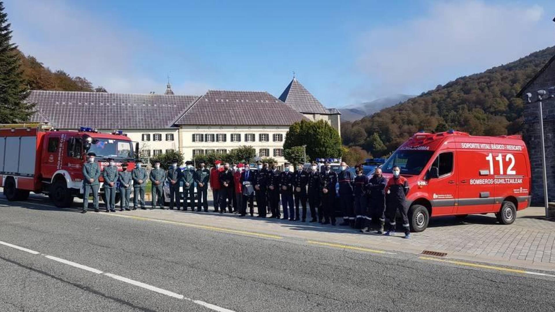 Las fuerzas de seguridad que protegen a los peregrinos, homenajeadas en Roncesvalles
