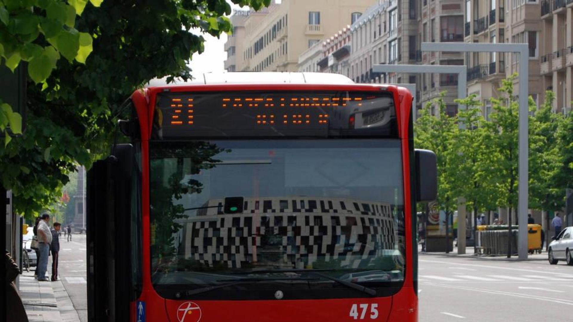 Detenido por agredir al conductor de un bus que le recriminó la falta de mascarilla