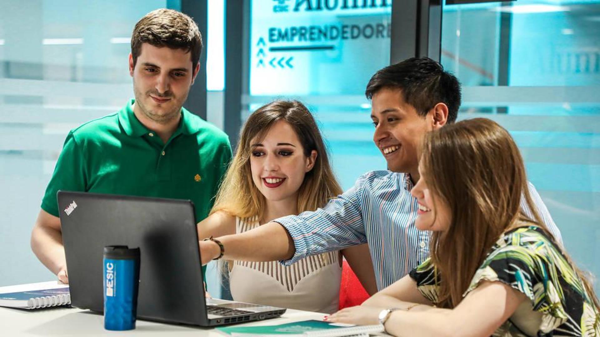 Las becas van dirigidas a quienes quieran orientar su proyecto profesional en el ámbito del marketing y el desarrollo de negocio.