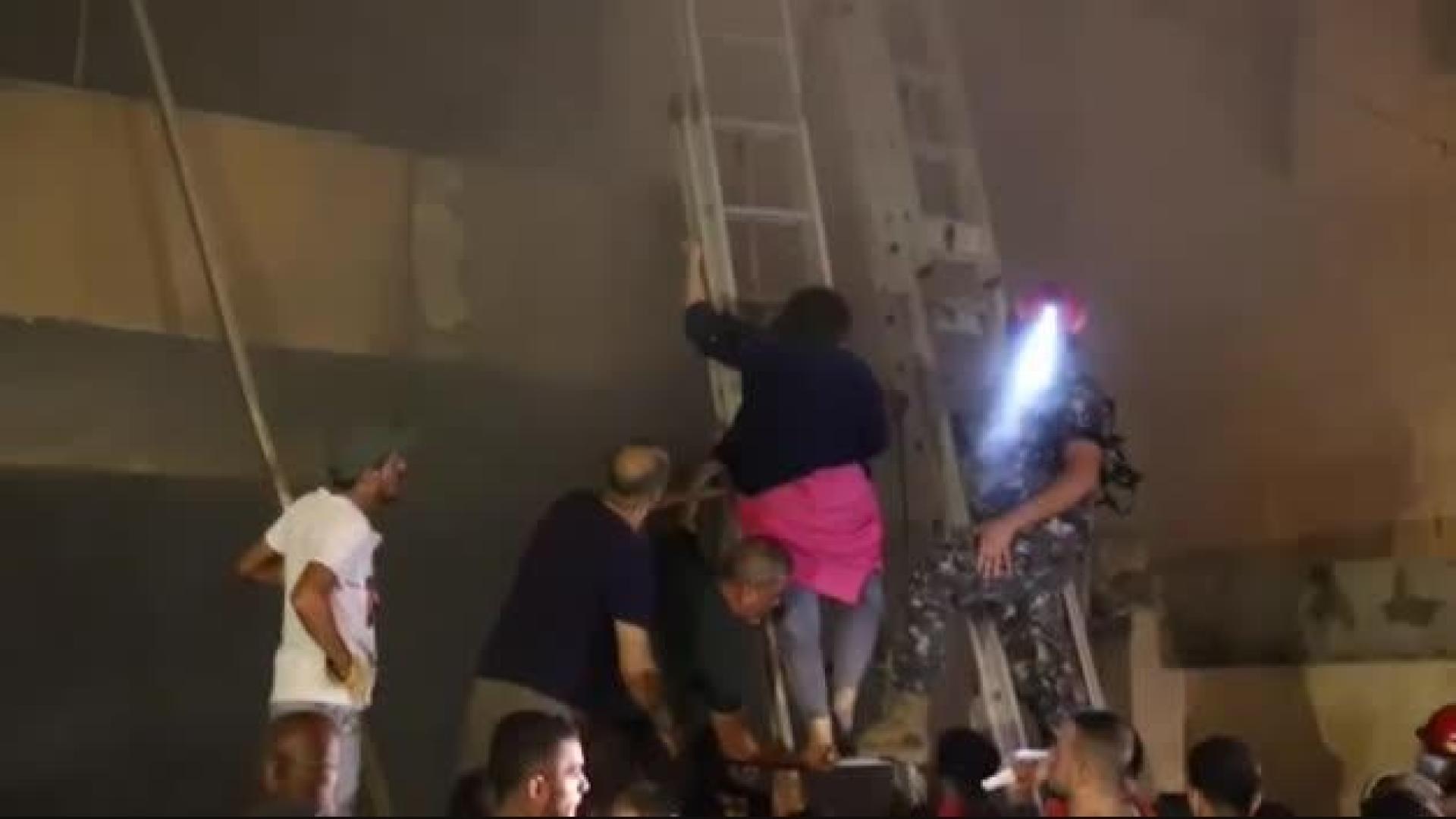 Al menos cuatro muertos por la explosión de un tanque de combustible en Beirut