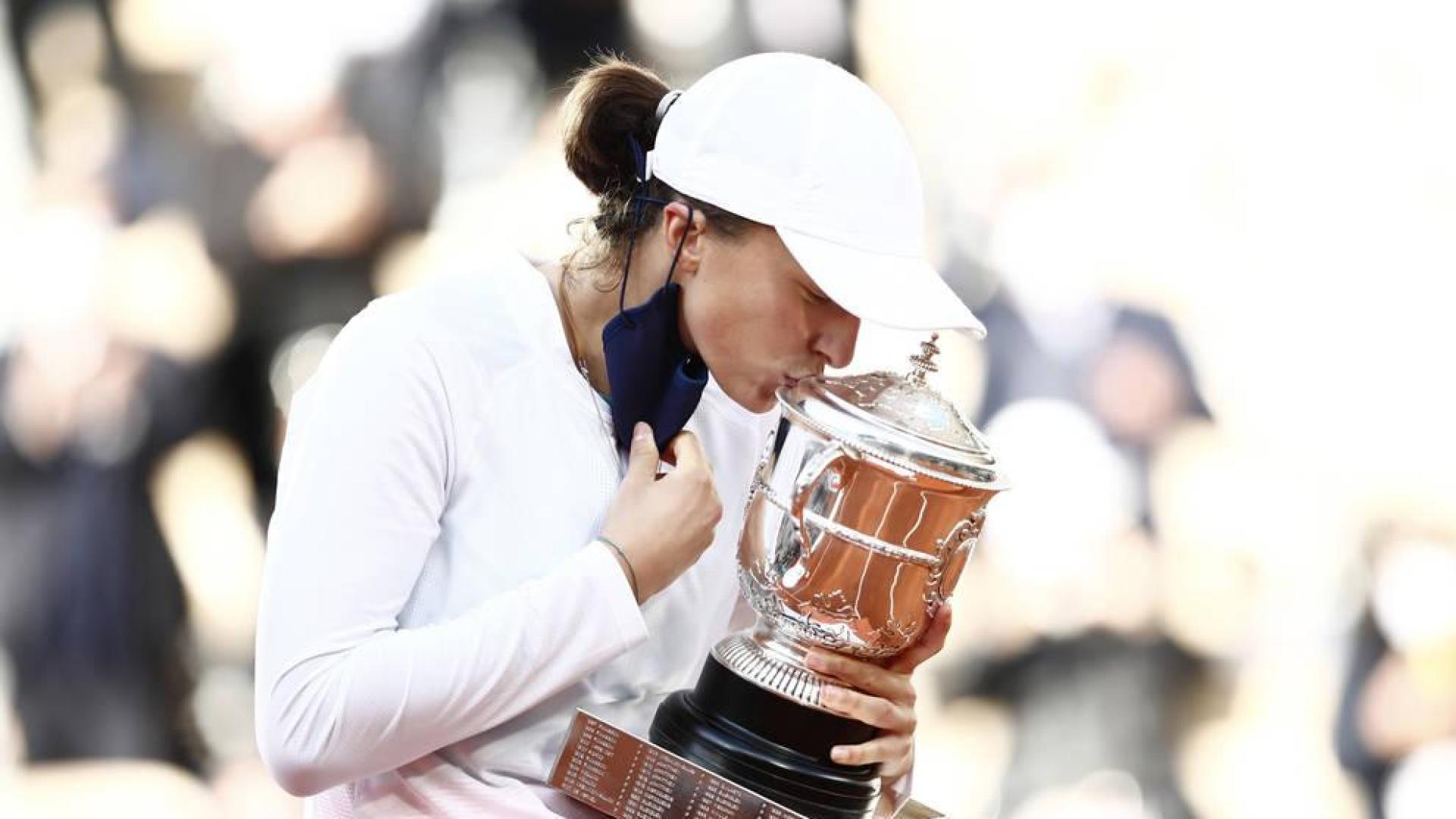 El vendaval Swiatek arrasa a Kenin y conquista Roland Garros