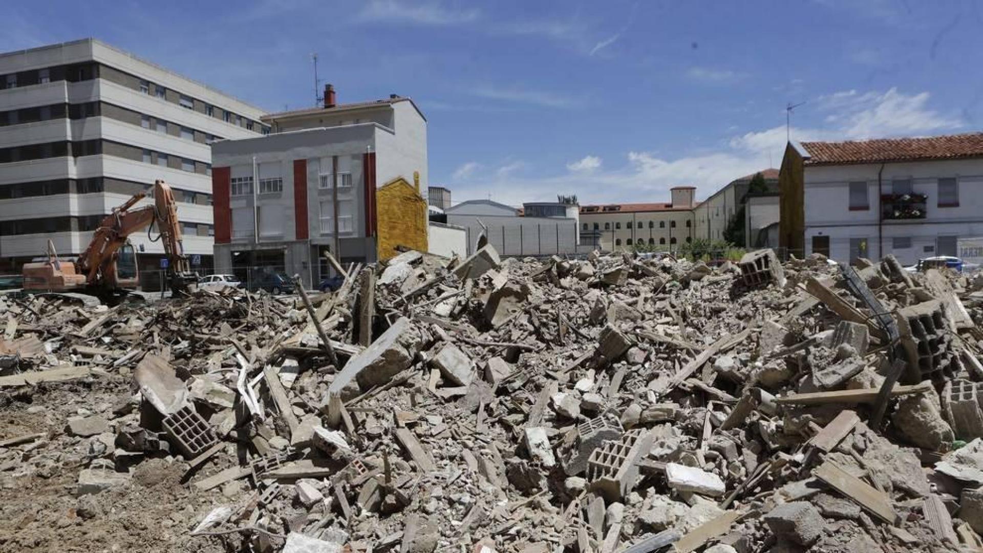 Gatos bajo los escombros de Burlada