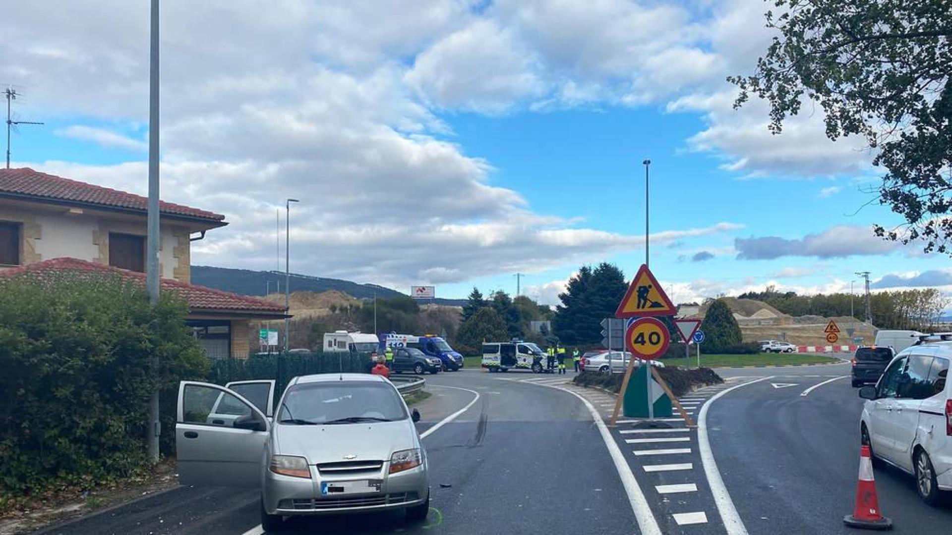 Dos vehículos colisionan en la PA-30 a la entrada de Orkoien
