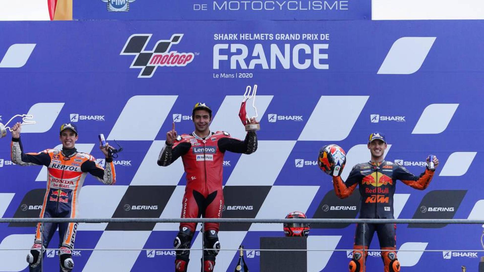 Triunfo de Petrucci en el GP de Francia, con Álex Márquez y Pol Espargaró en el podio
