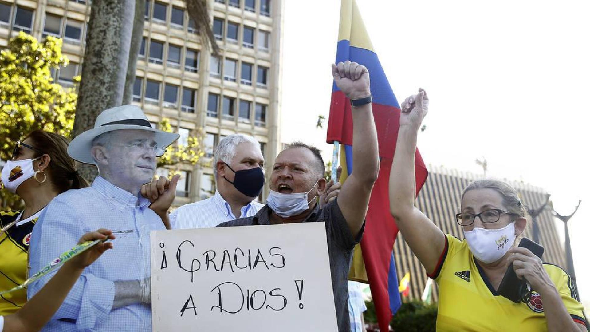 Un tribunal concede la libertad al expresidente colombiano, Álvaro Uribe