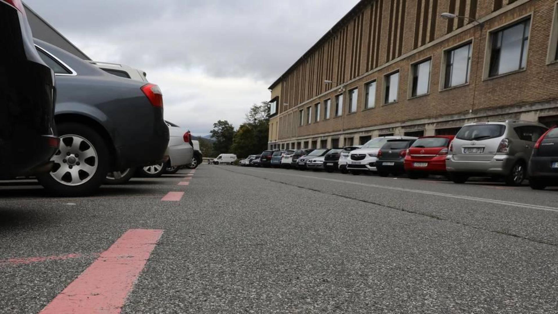 Casco Viejo y San Jorge, barrios con más coches que aparcamientos