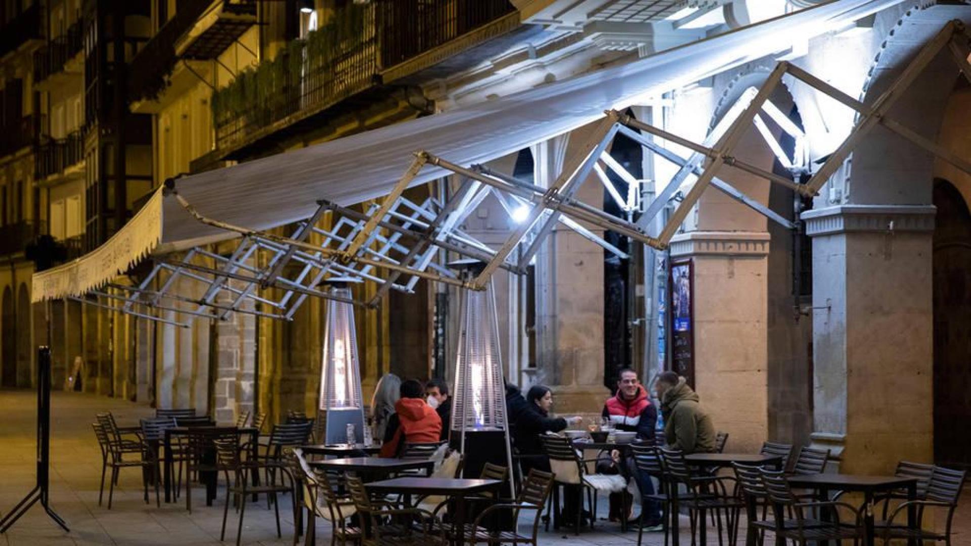 El cierre de Pamplona se debate en la calle