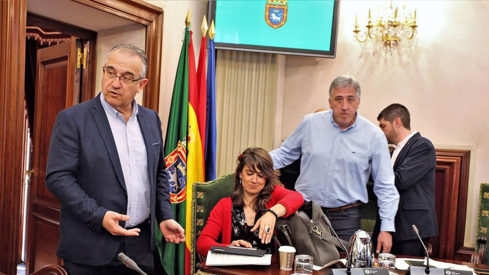UPN se queda solo en su demanda de retirar el cartel con la mujer de Romeo