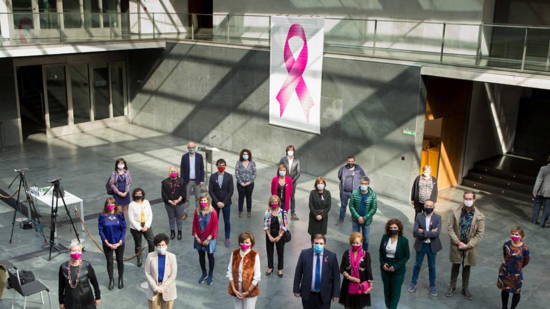Saray pide "seguir avanzando" en la investigación contra el cáncer de mama