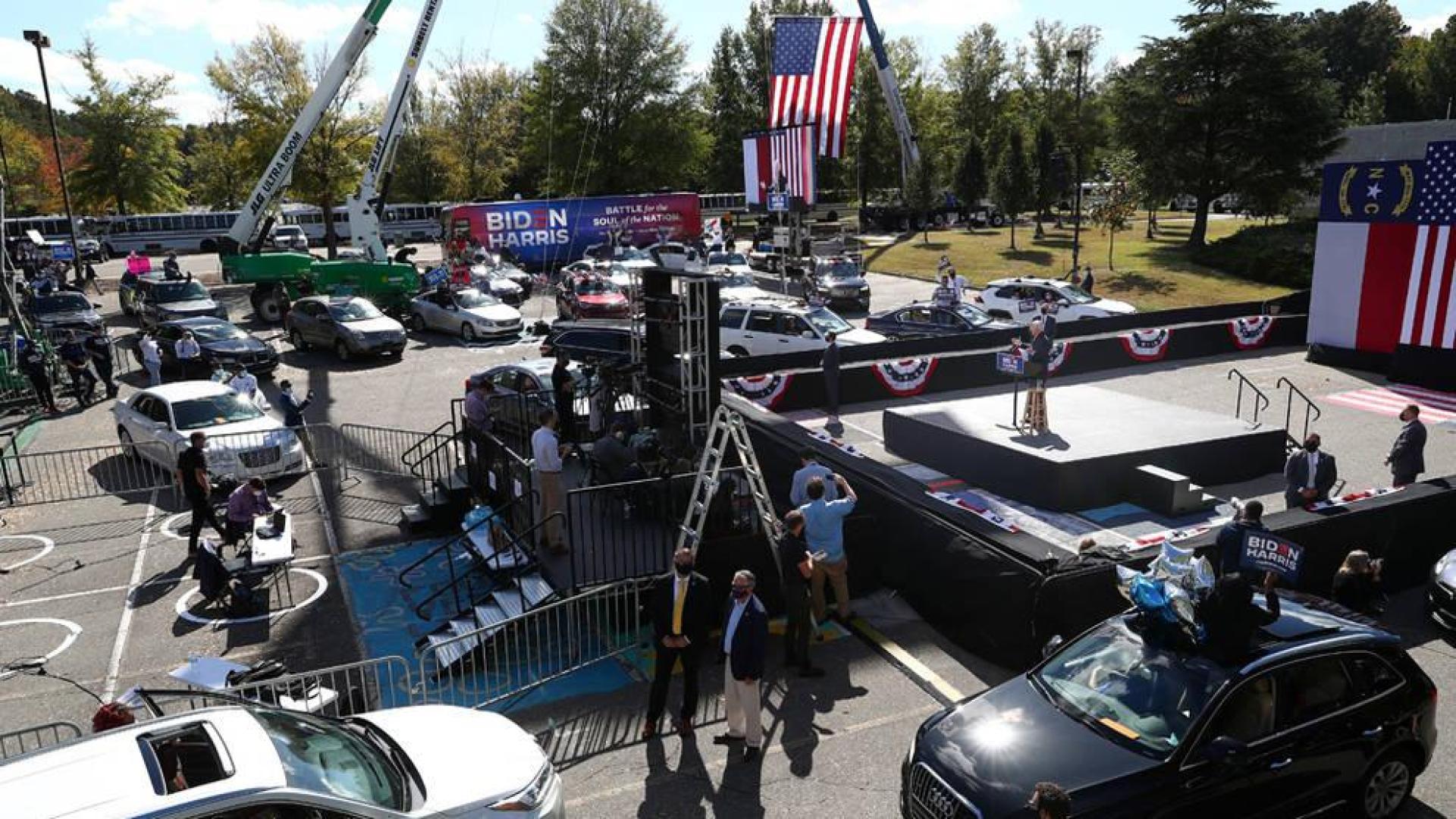 Biden apela a los votantes negros y Trump, a los latinos