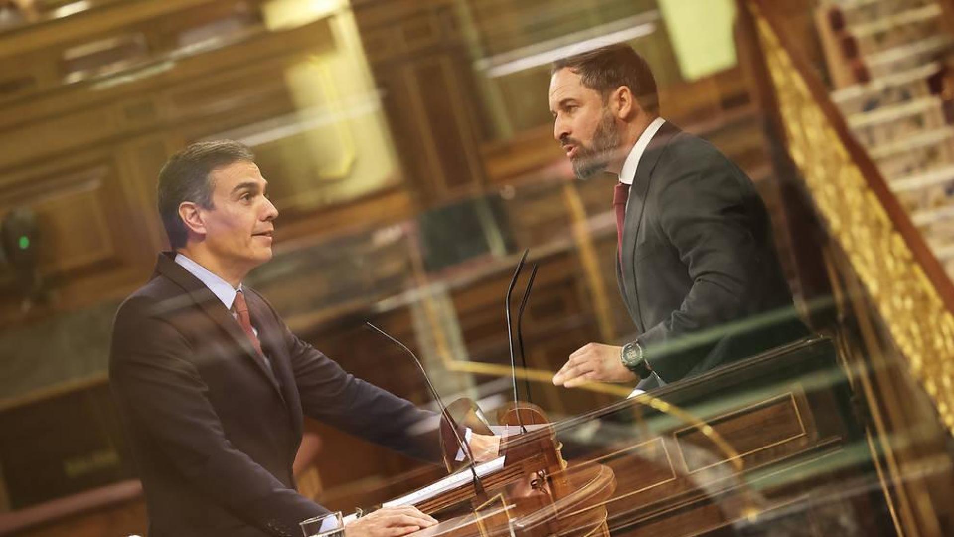 Sánchez y Abascal cruzan acusaciones en la primera jornada de la moción