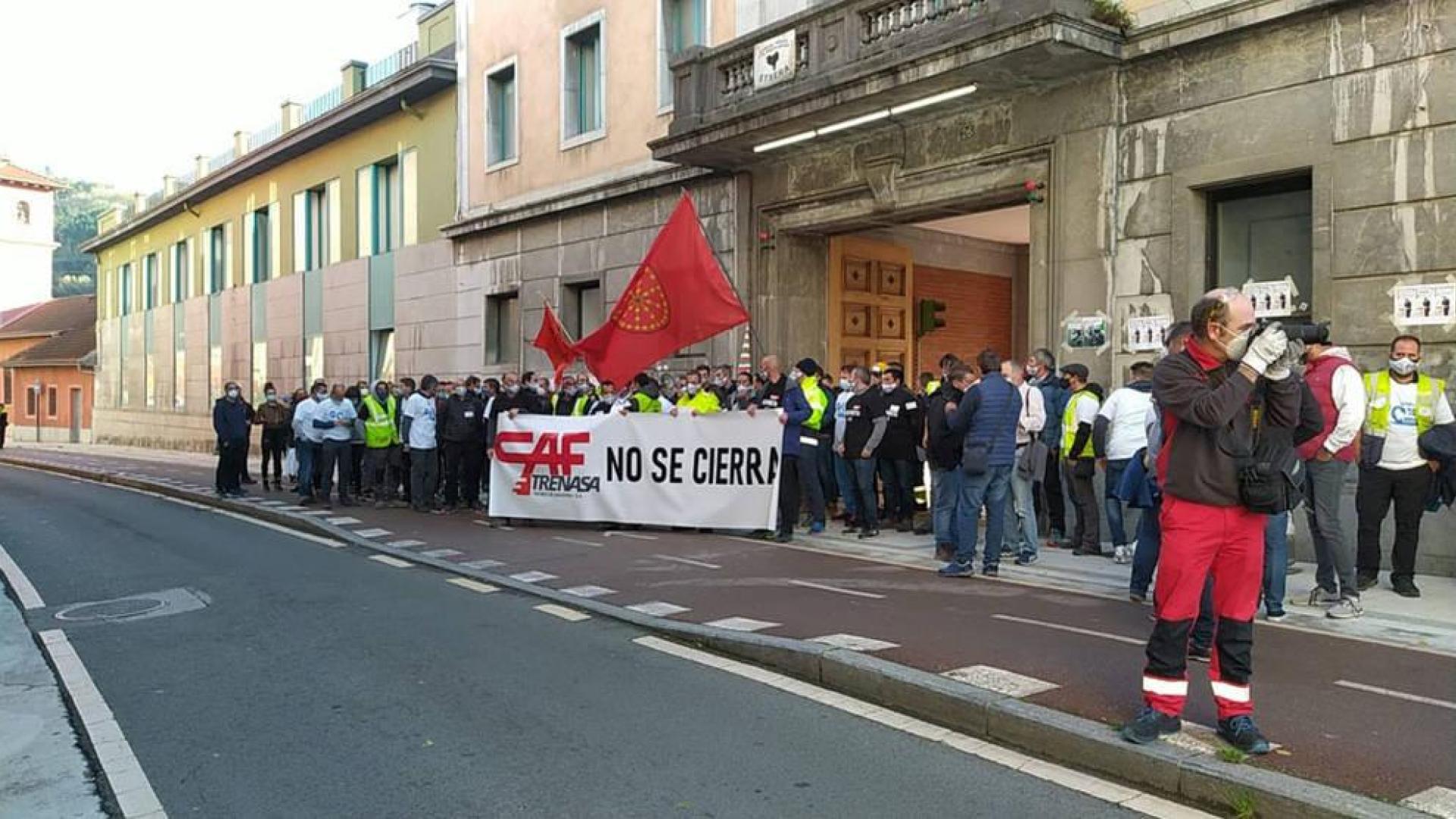 Trabajadores de Trenasa exigen a CAF que no cierre una planta "viable"