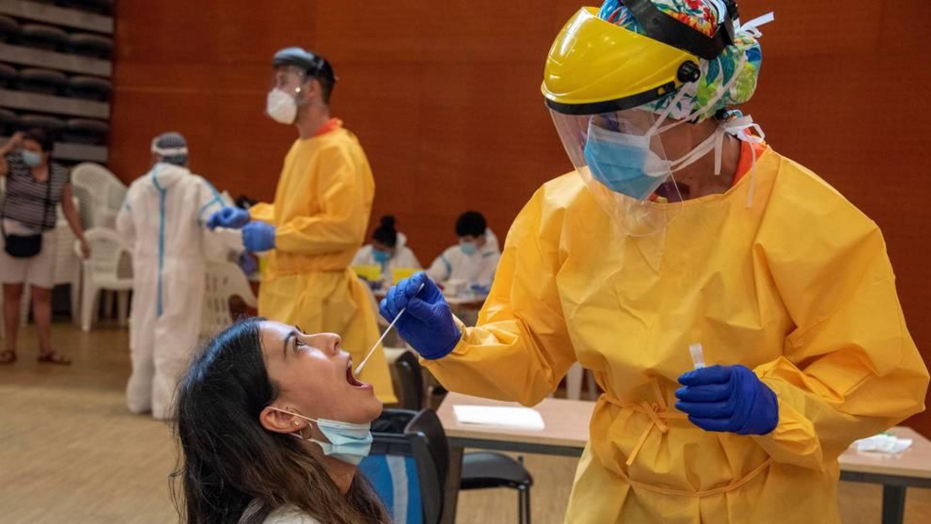 España vuelve a rozar los 10.000 nuevos contagios de coronavirus