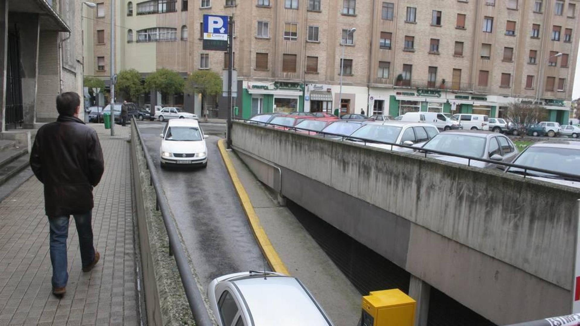 5.200 vehículos rotan cada día por los parking de pago de Pamplona