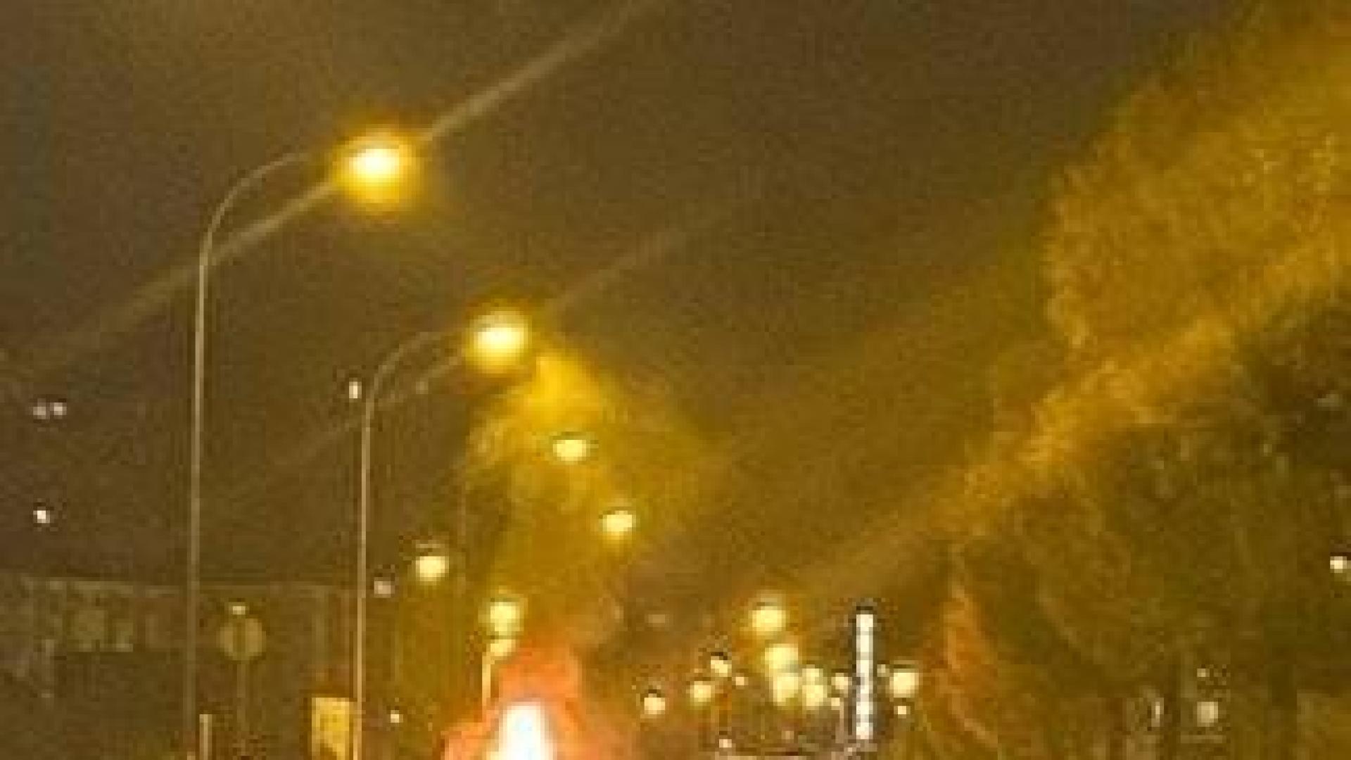 Arde un vehículo con bombonas de butano en su interior en la avenida Cataluña