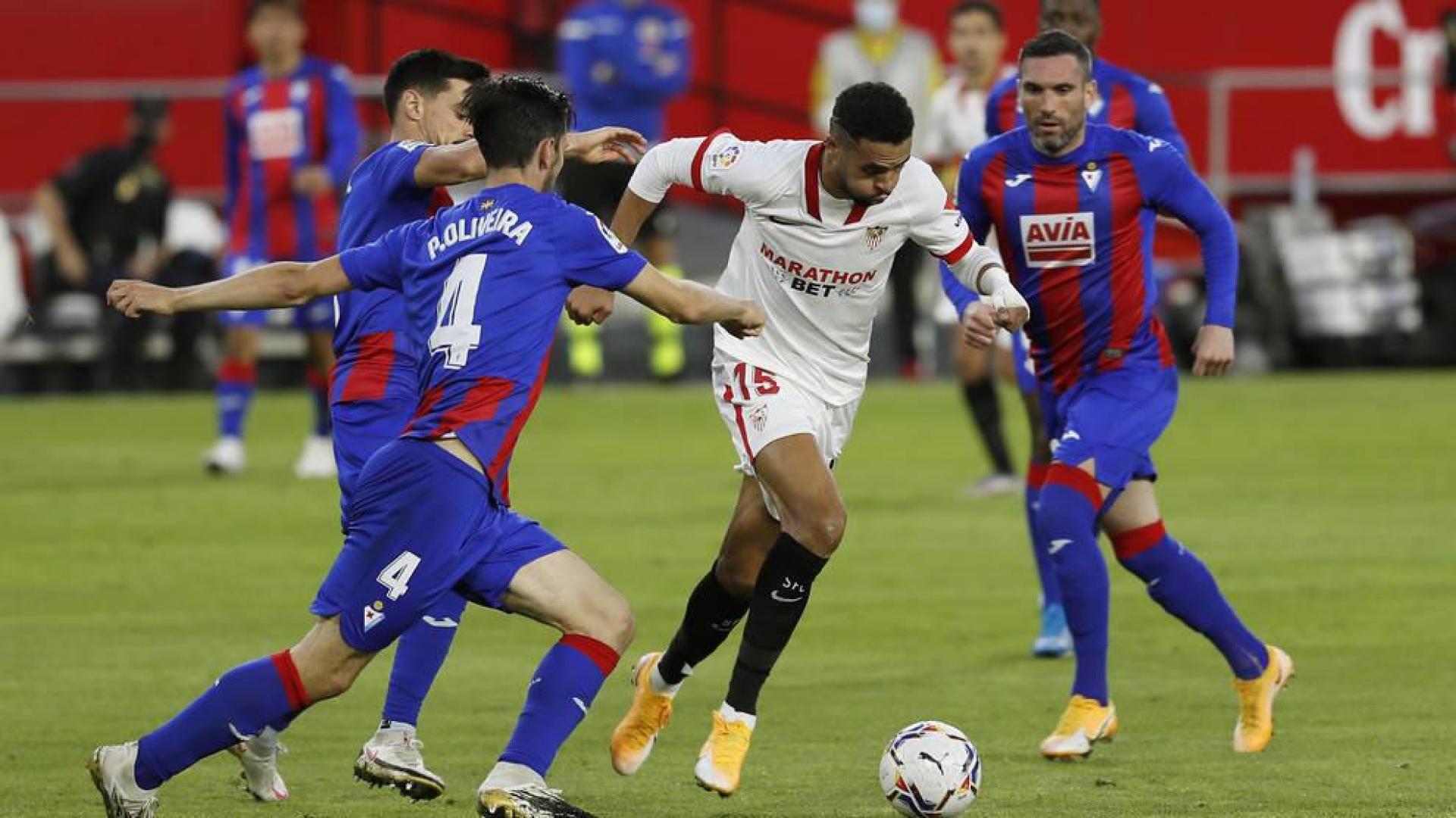 El Eibar sorprende a un espeso Sevilla