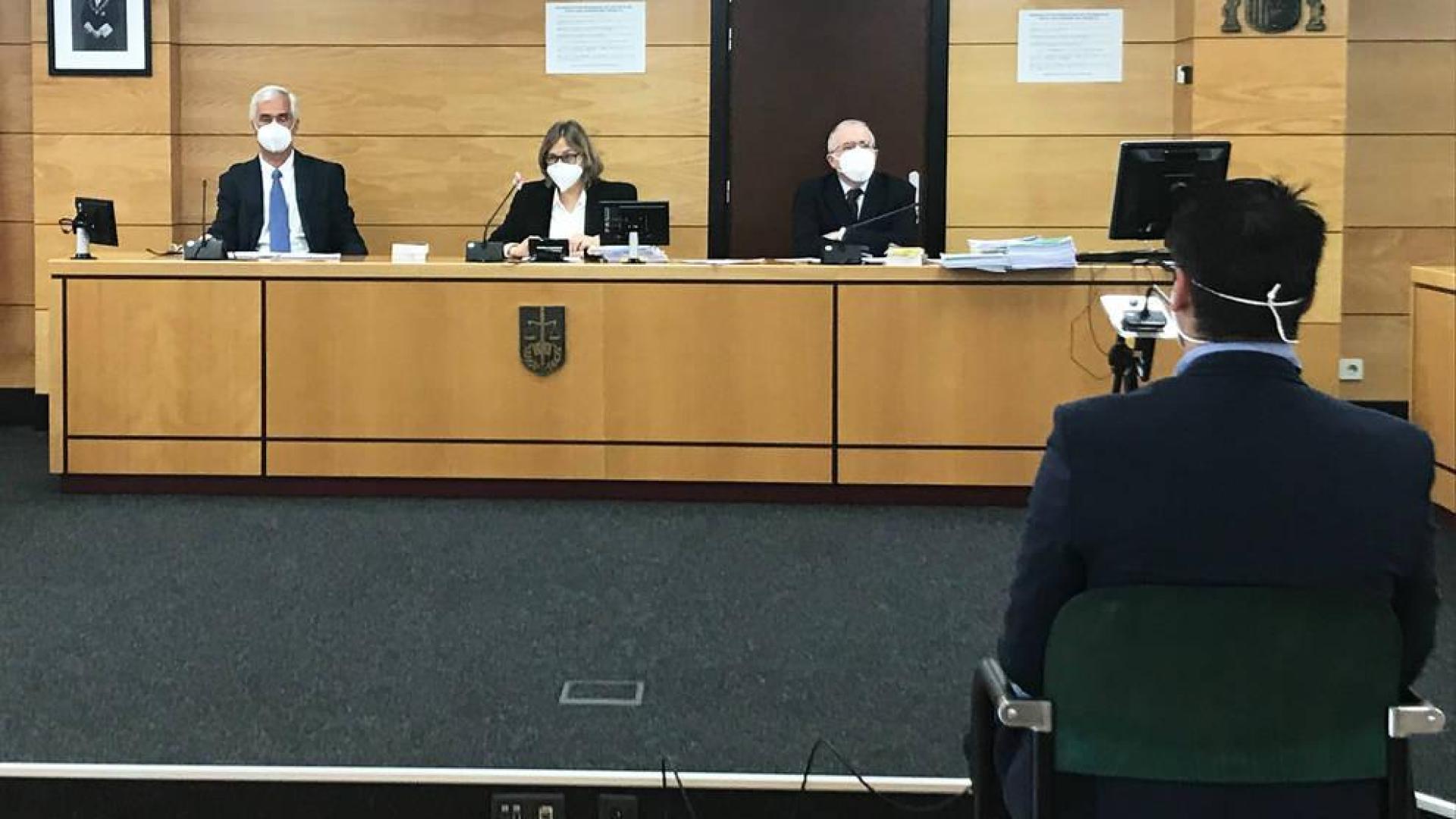 La fiscal no ve “certezas” para acusar a un policía de un chivatazo