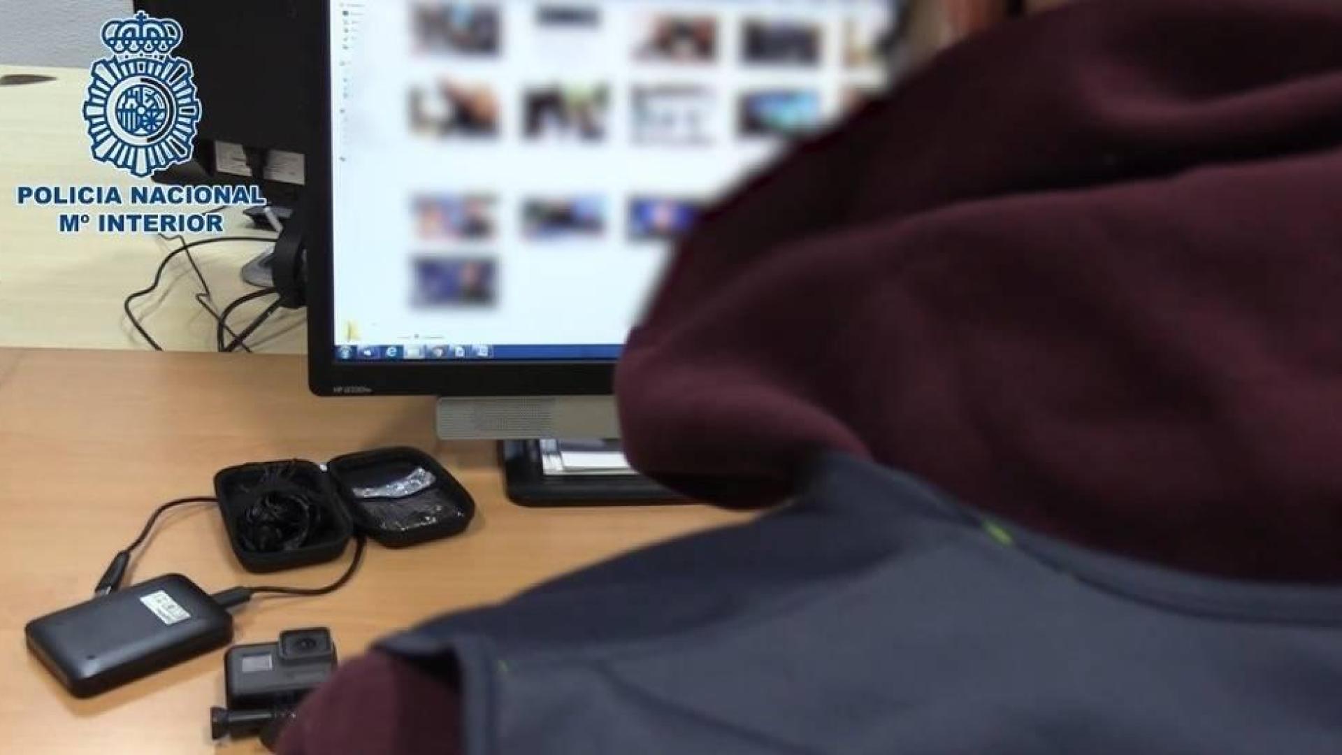 Detenido un hombre por grabar con cámara oculta a mujeres mientras se duchaban