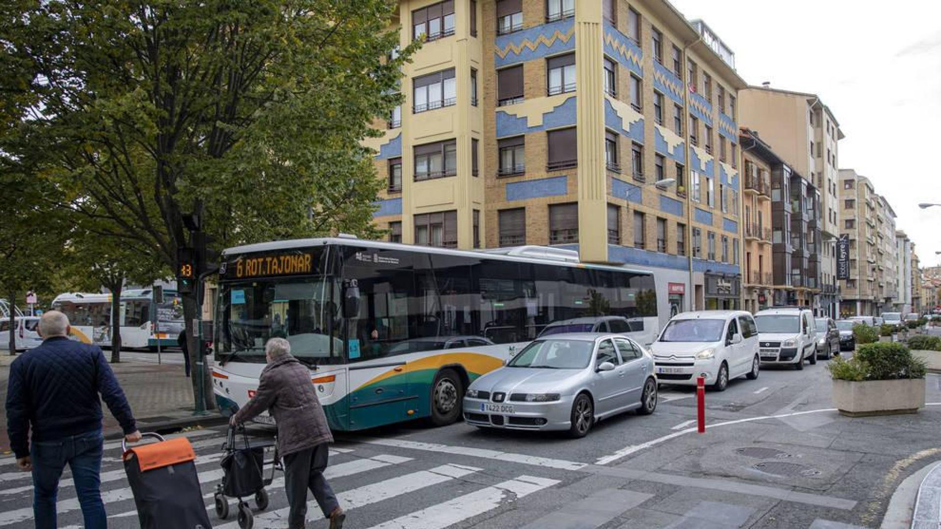 La calle Amaya se atasca