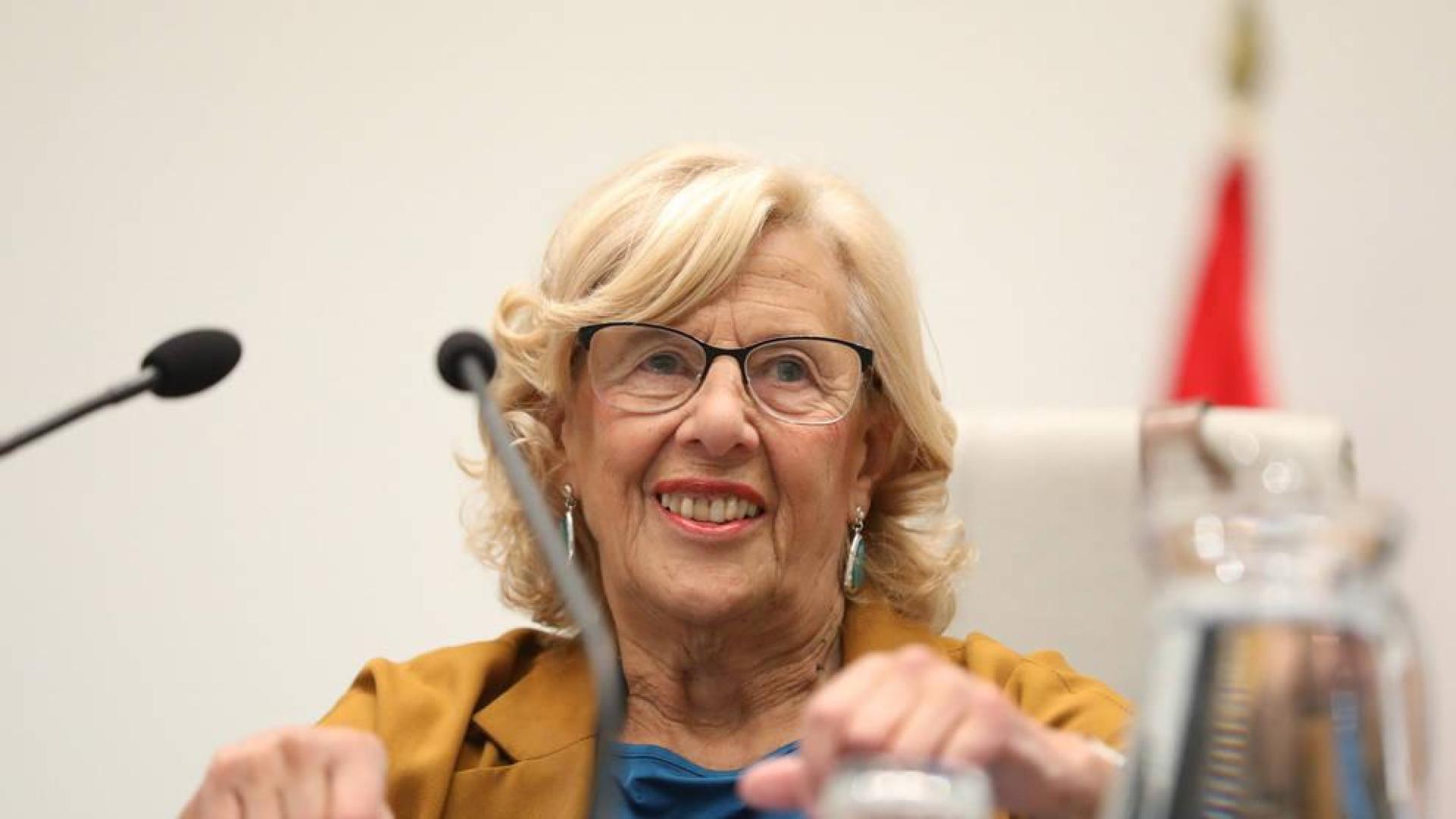 La alcaldesa, Manuela Carmena, presidiendo el último pleno del Ayuntamiento de Madrid