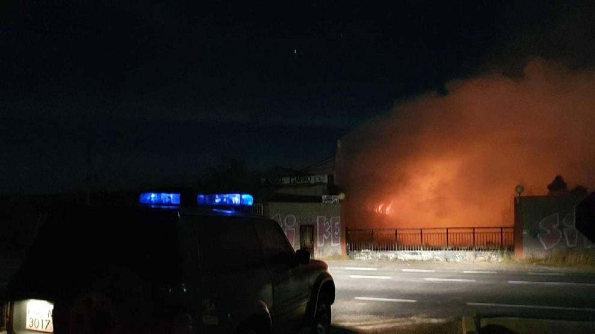 Incendio en una fábrica abandonada en Santacara