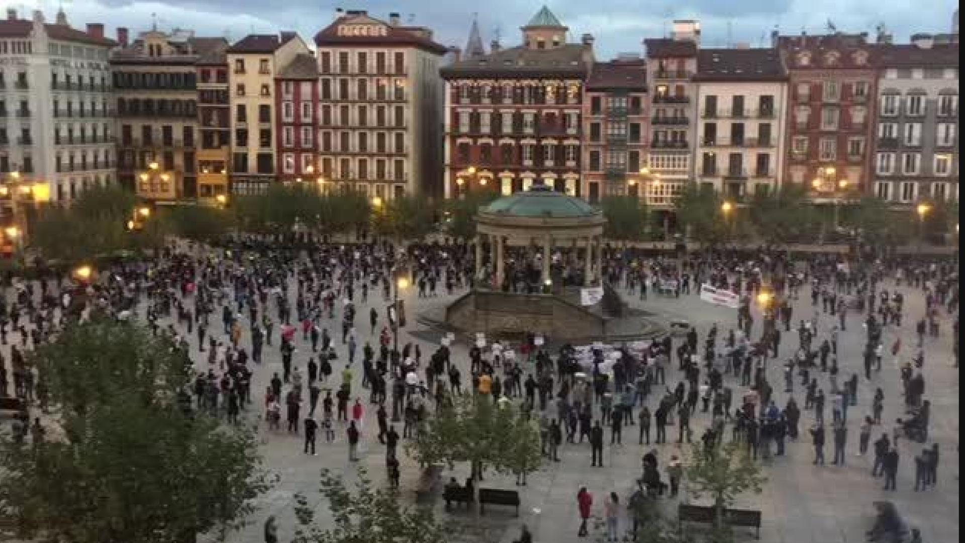 Vídeo del final de la manifestación en apoyo a la hostelería en Pamplona