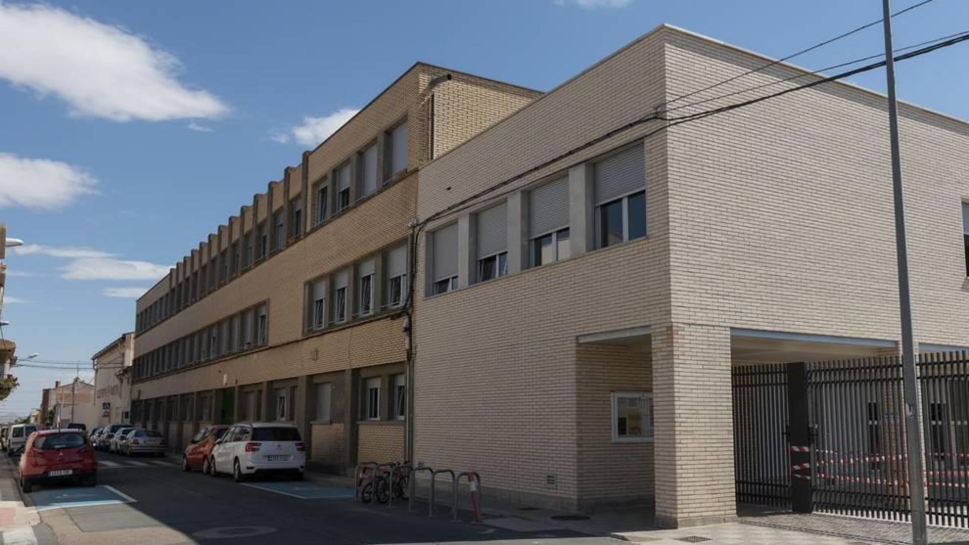 Fachada del colegio público Mardones y Magaña de Murchante.