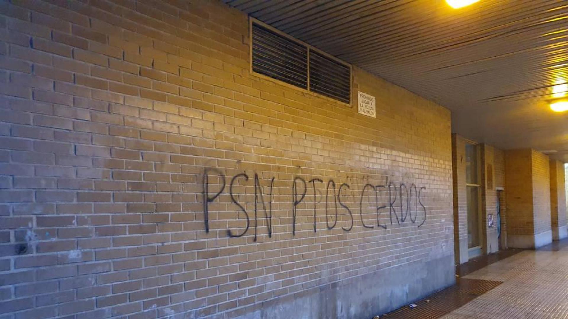 Rechazo municipal a las pintadas contra el PSN de Pamplona