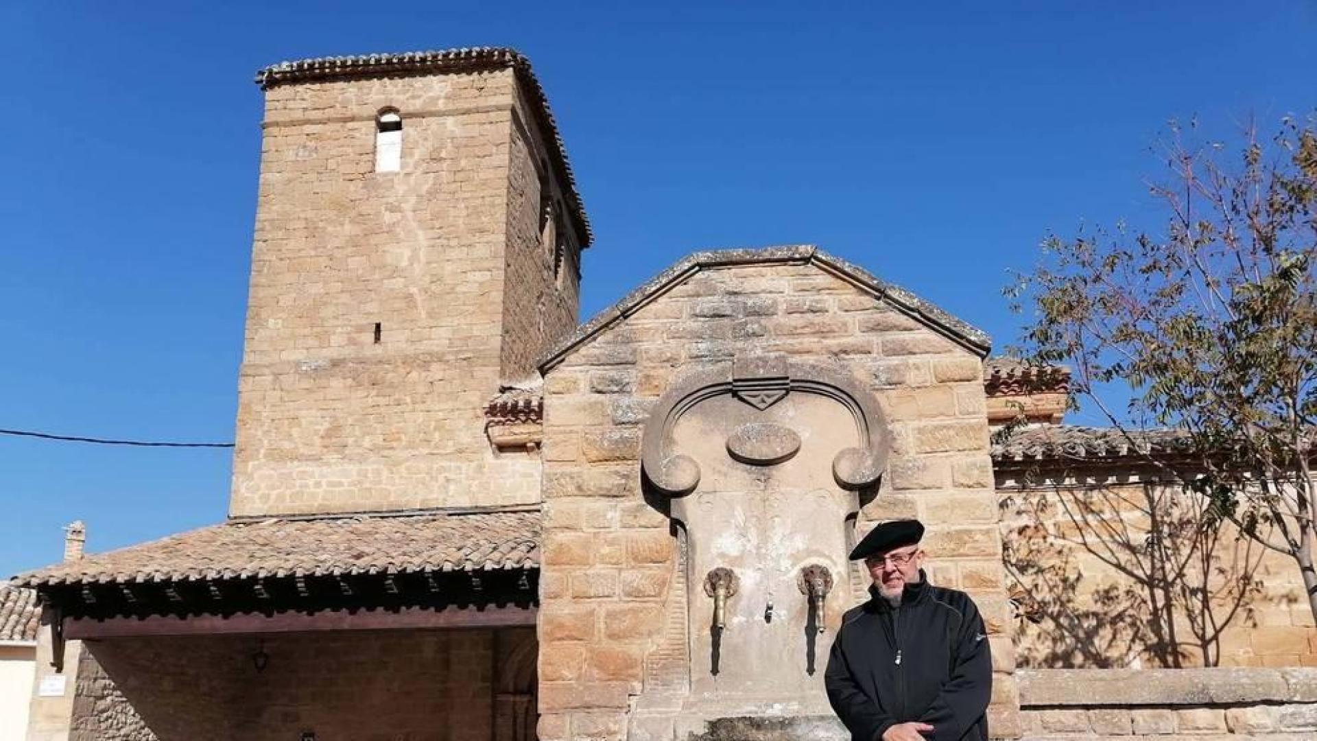Dejó Volkswagen para entrar al seminario: Un cura para 33 pueblos