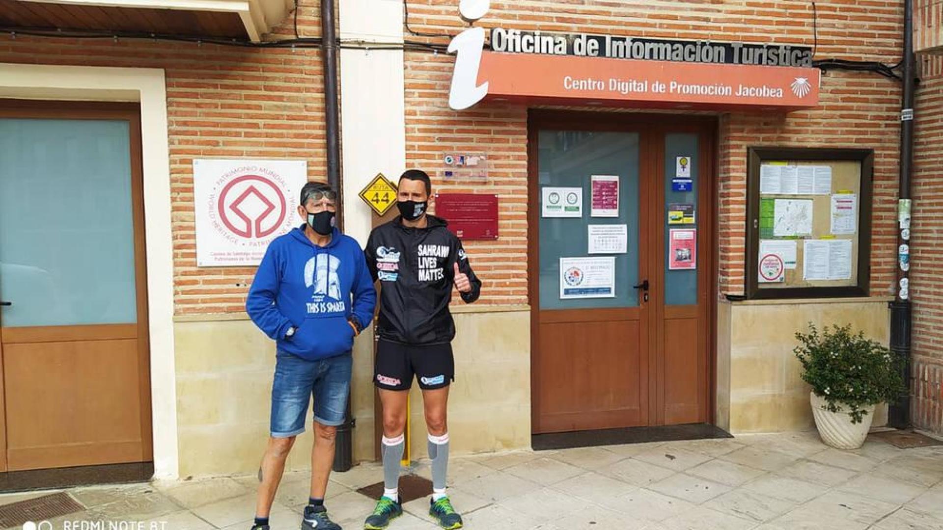 El navarro Joseba Alzueta corre el Camino por los saharauis
