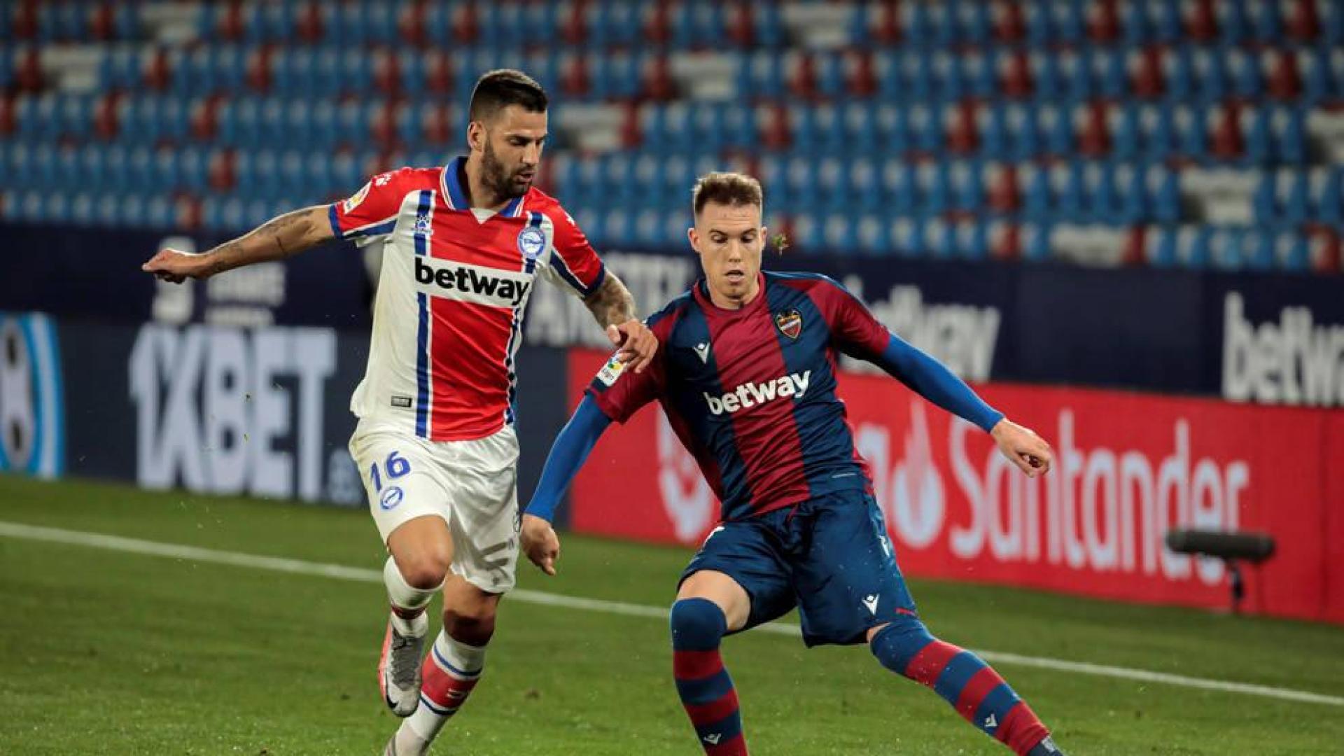El Levante no puede con un Alavés con diez