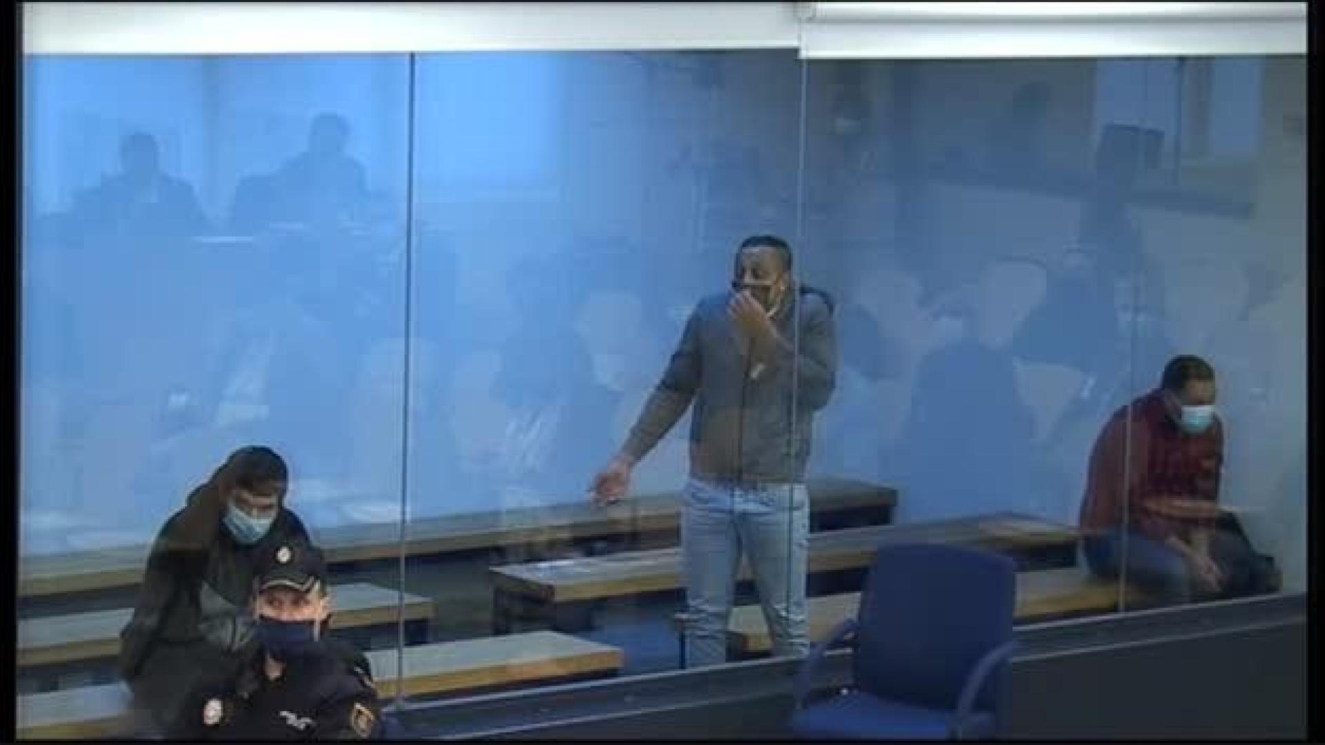 Vídeo | Los acusados en el juicio por los atentados de Barcelona sólo responden a sus defensas