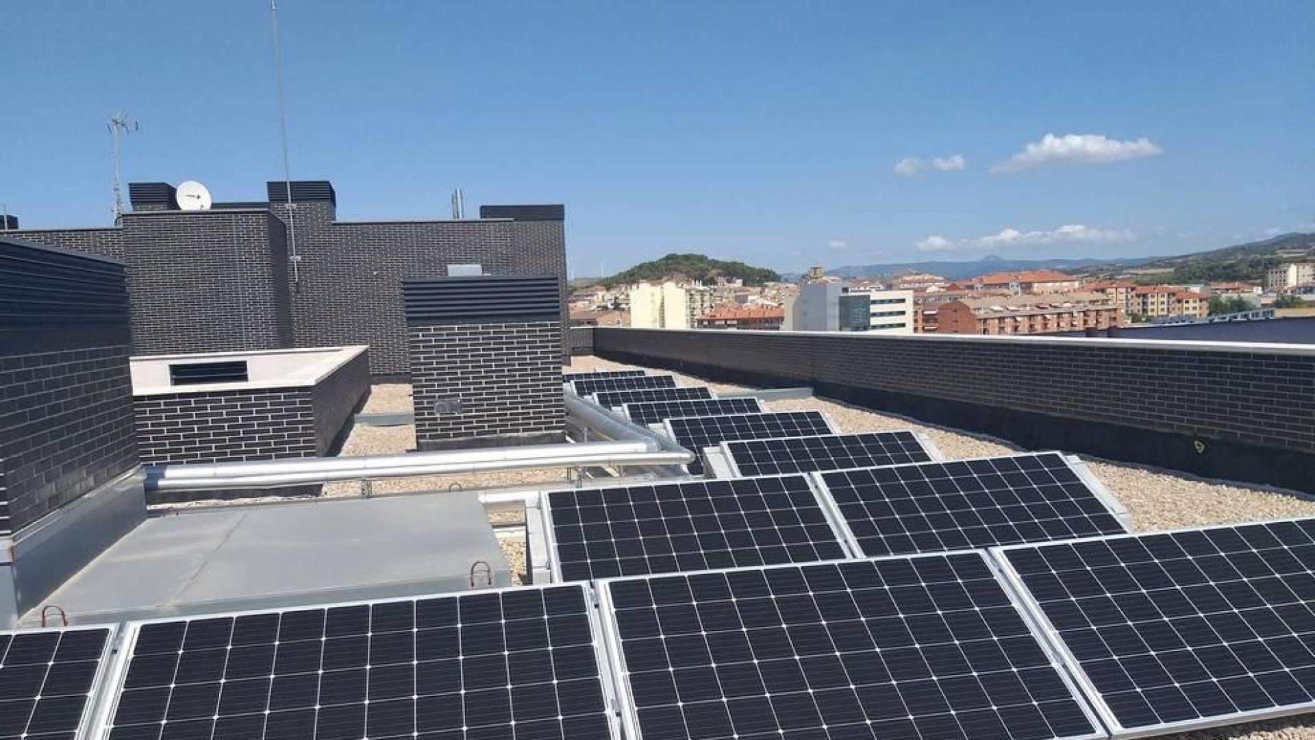 Una comunidad de vecinos de Tafalla genera ya su propia energía