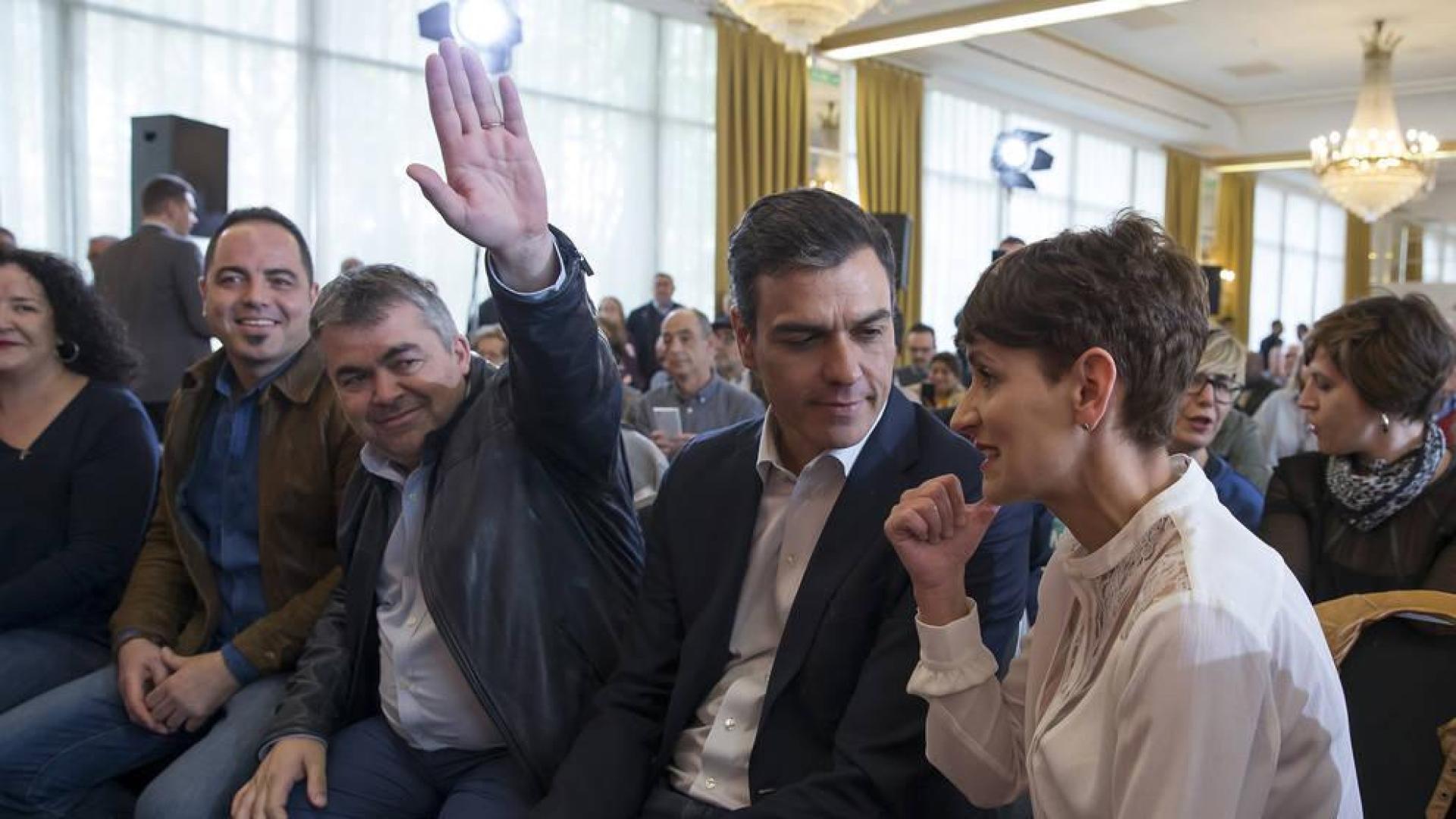 Ramón Alzórriz, Santos Cerdán, Pedro Sánchez y María Chivite, en un acto del PSN en 2018