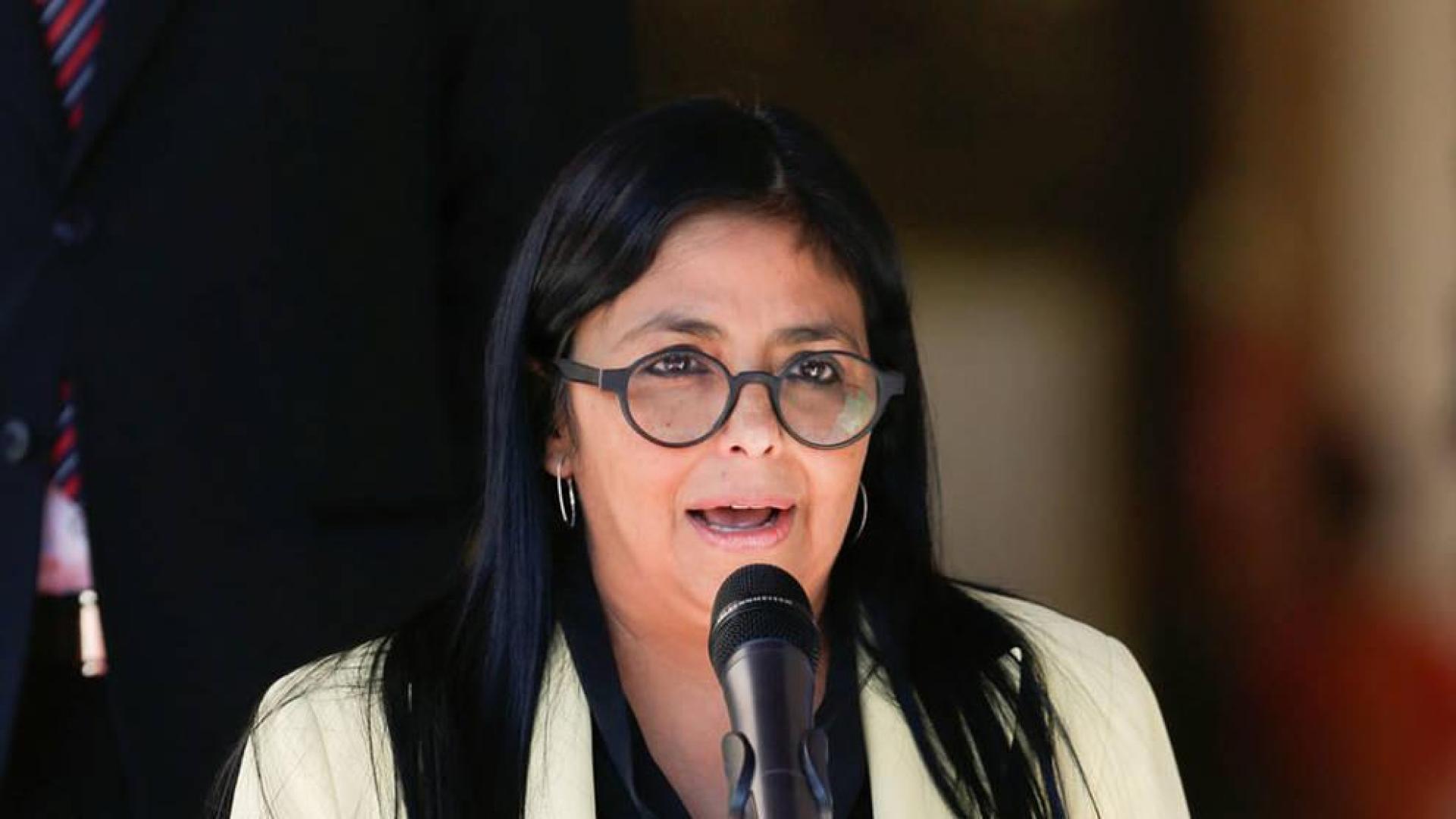 Delcy Rodríguez acusa a la derecha española de doble moral por apoyar a Guaidó
