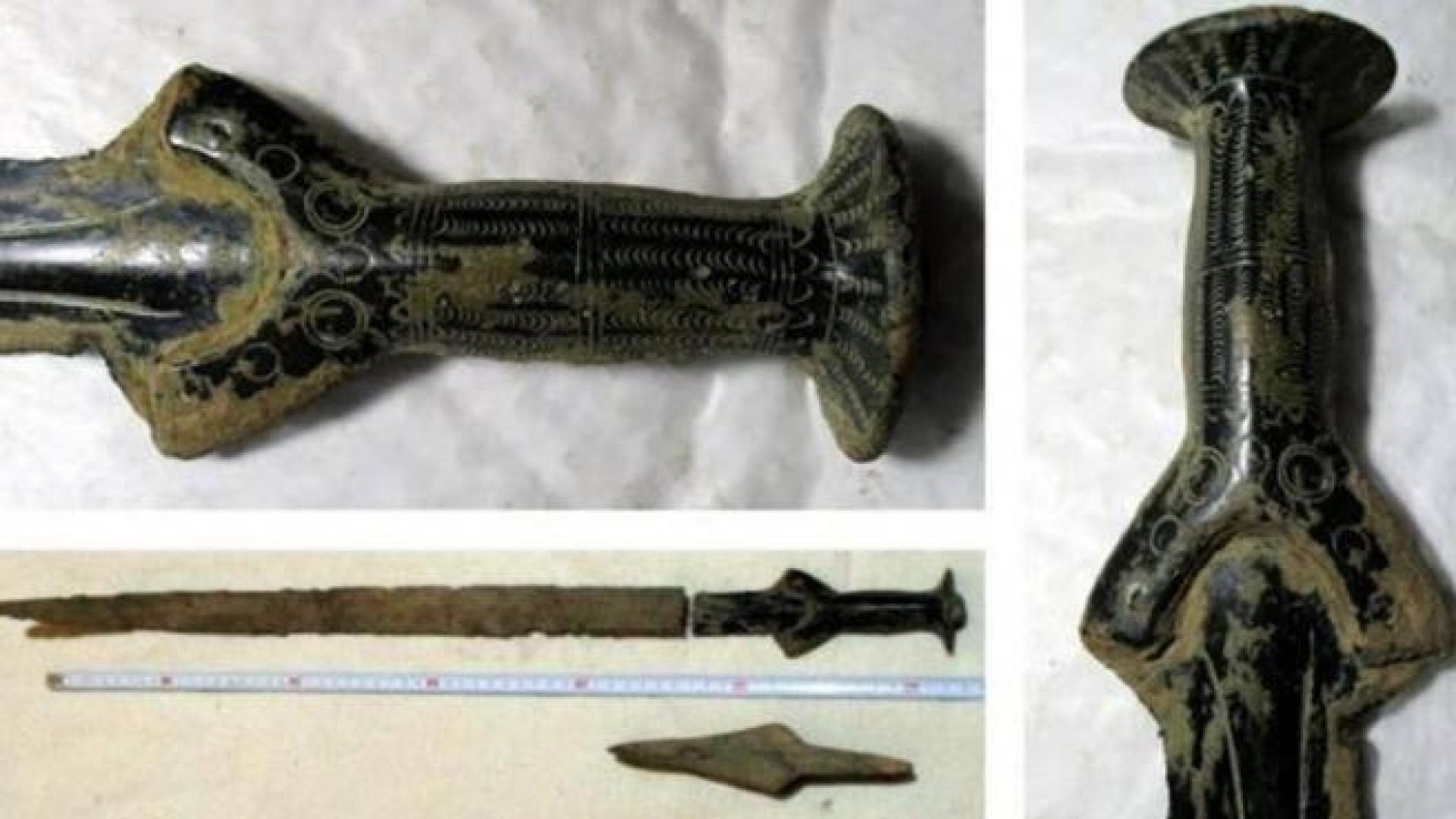 Imagen de la espada con una antigüedad de 3.300 años hallada por un hombre en República Checa