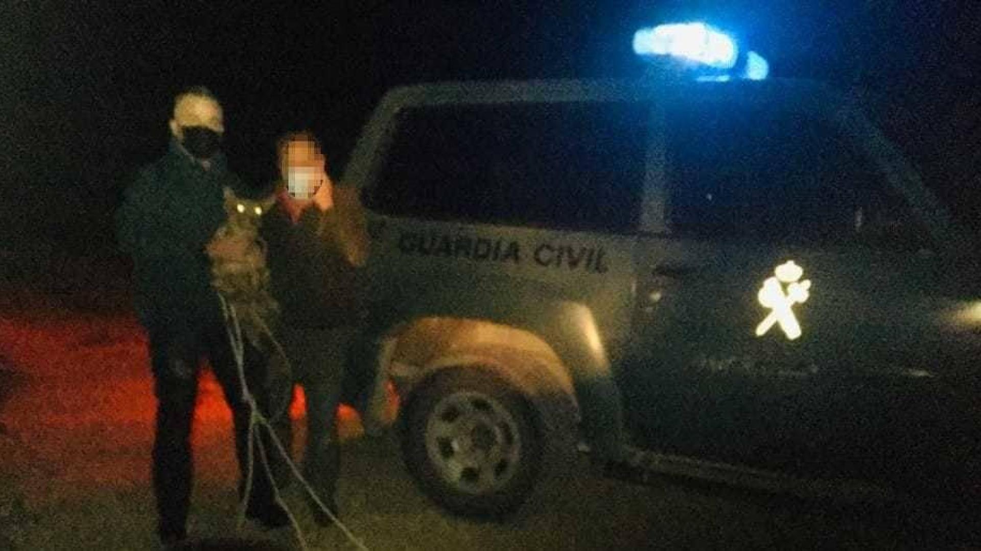 Rescatado un perro que cayó a un pozo en una cantera abandonada en Artajona