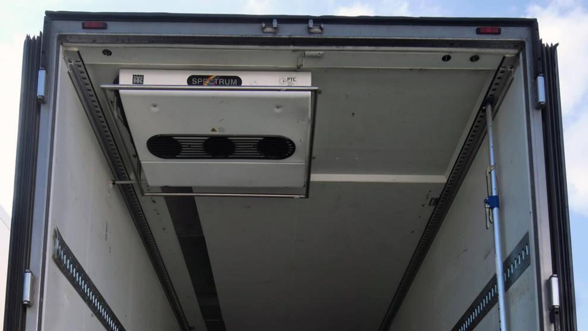 Galería de los camioneros confinados en sus camiones.