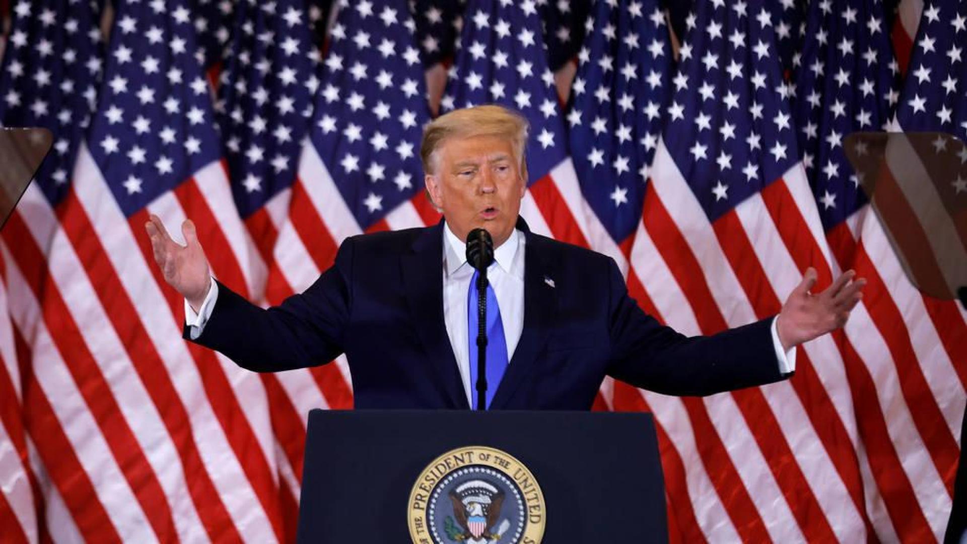 Trump se autoproclama vencedor pese a que el recuento continúa en EE UU