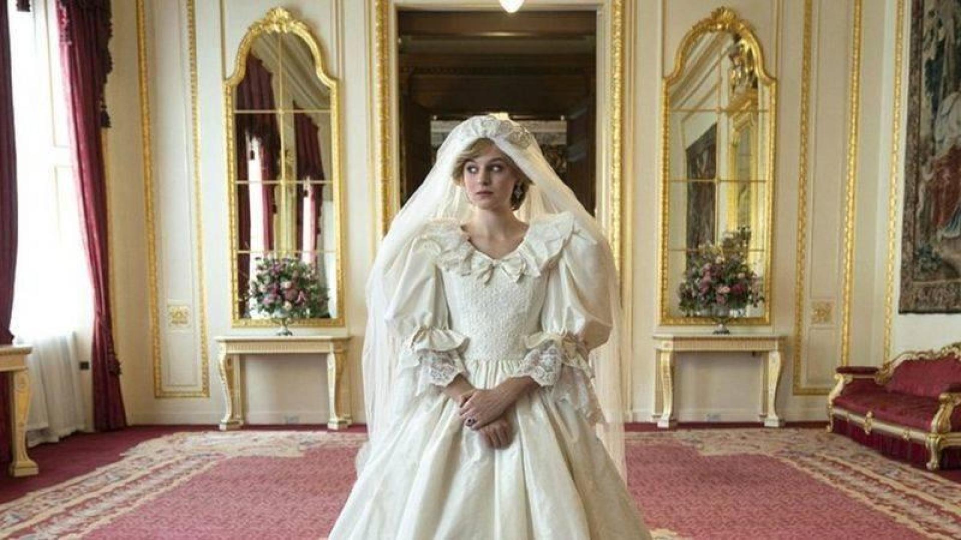 El estilo Lady Di interpretado por Emma Corrin