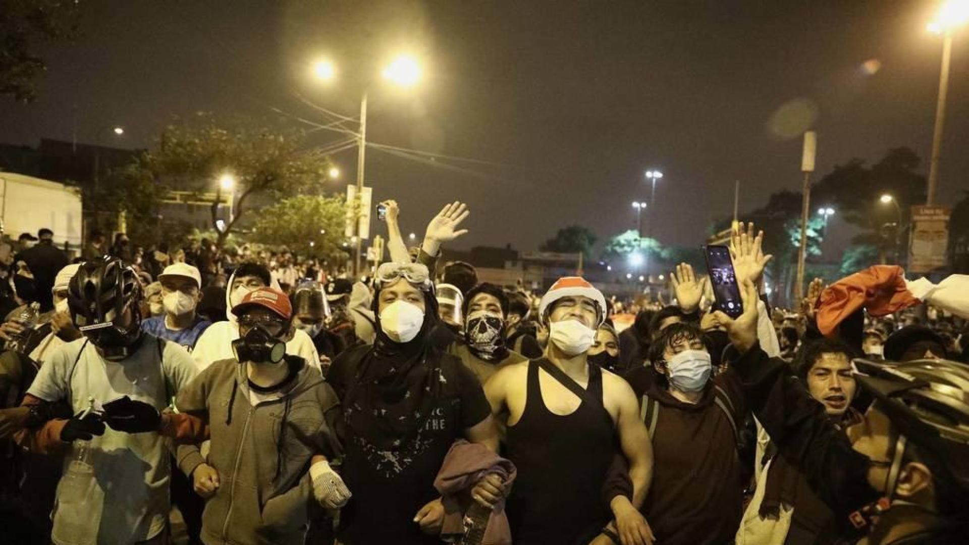 El presidente peruano Manuel Merino dimite de su cargo en medio de las protestas