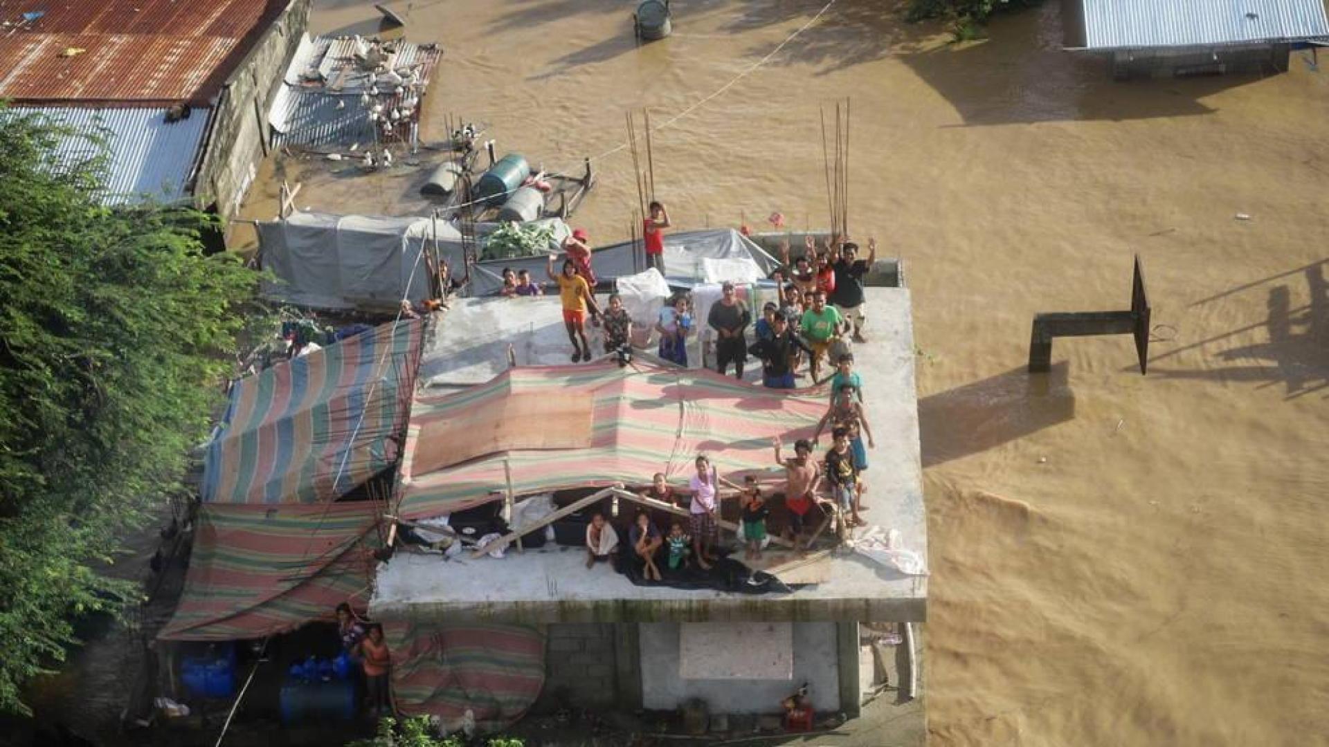 Elevan a 67 los muertos causados por el tifón Vamco