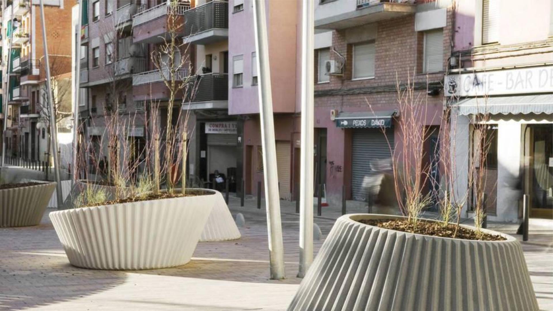 Vegetación y zonas peatonales frente al hormigón de la Milagrosa