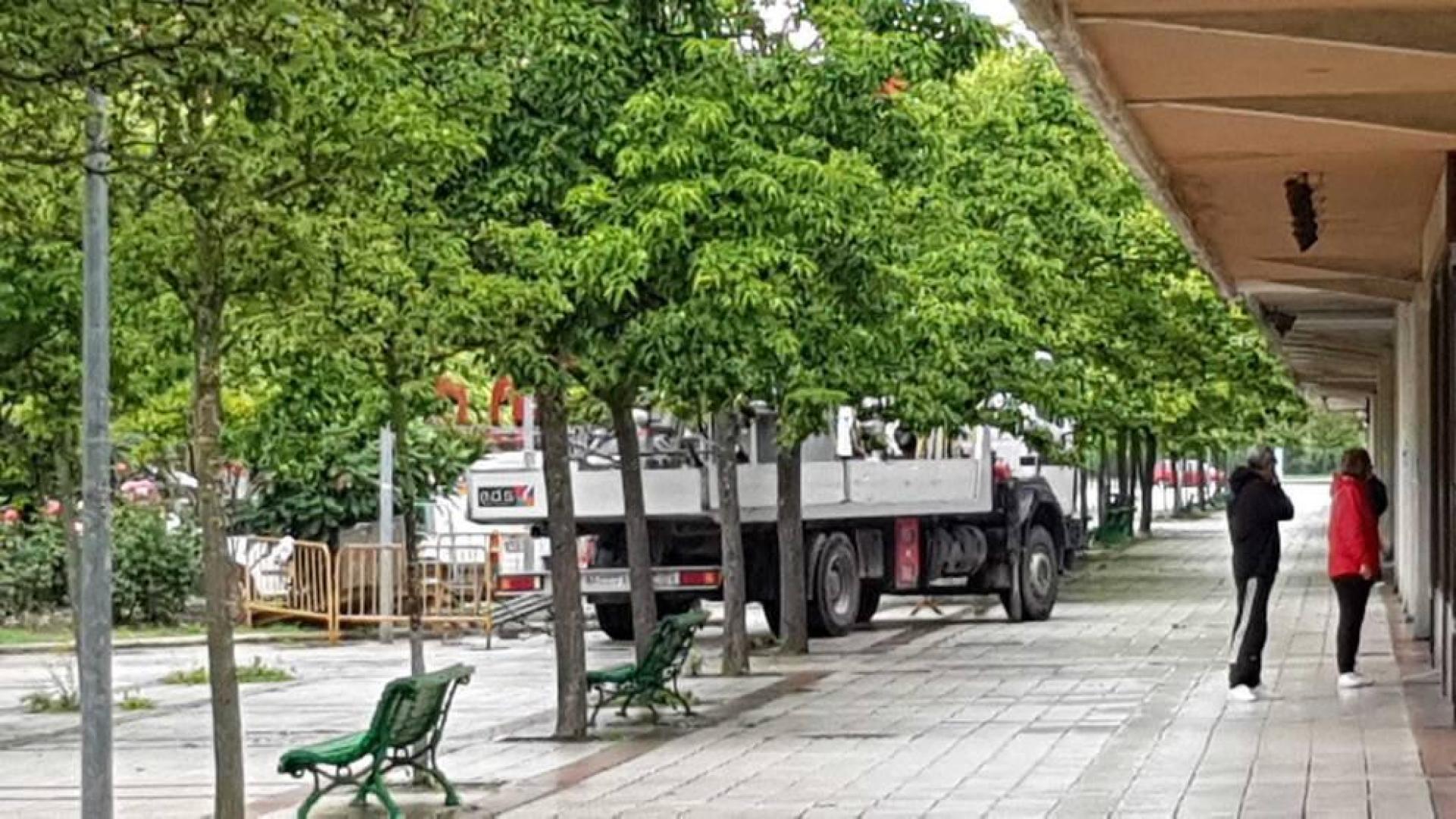 Comercios y vecinos de Mendebaldea, afectados por un corte eléctrico