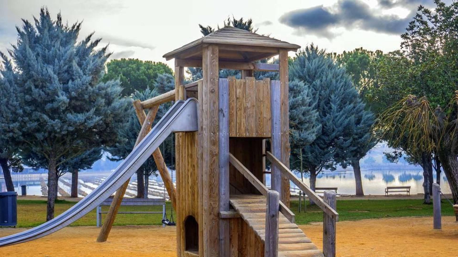 A juicio 4 adultos por zanjar a mamporros una pelea de sus hijos en el tobogán