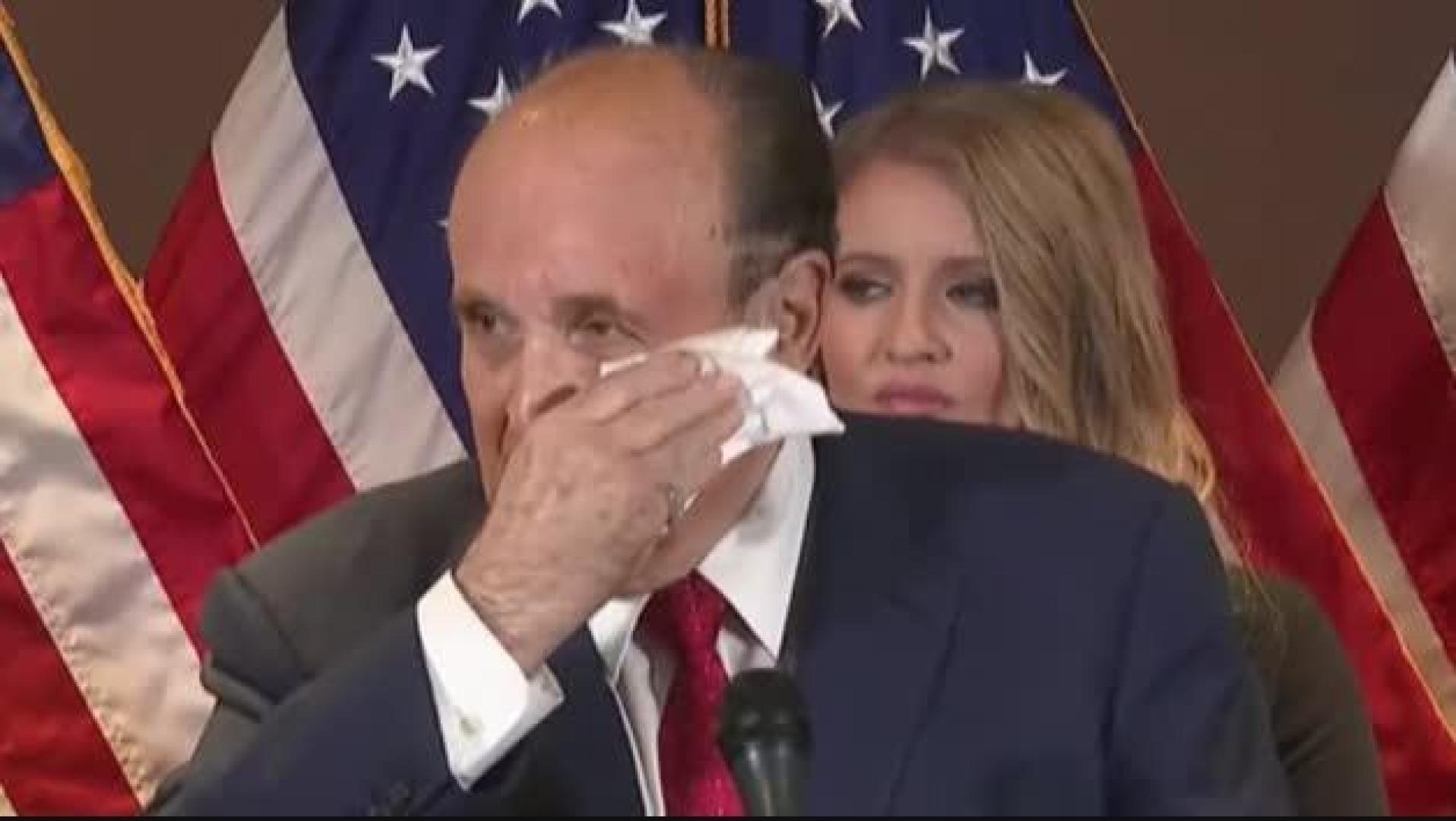Rudy Giuliani, el abogado de Donald Trump 'suda tinta'