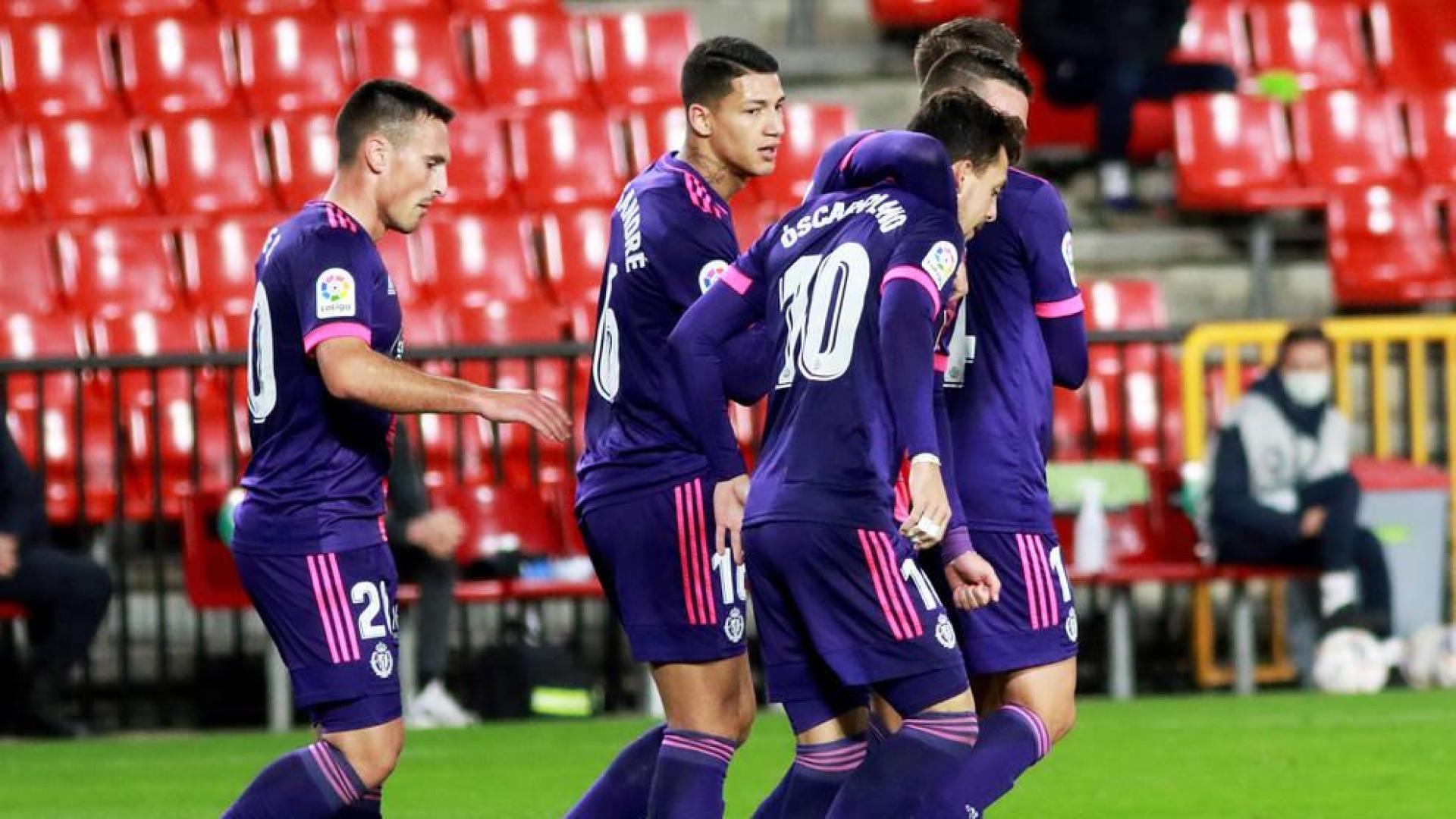 El Valladolid golea a un Granada irreconocible