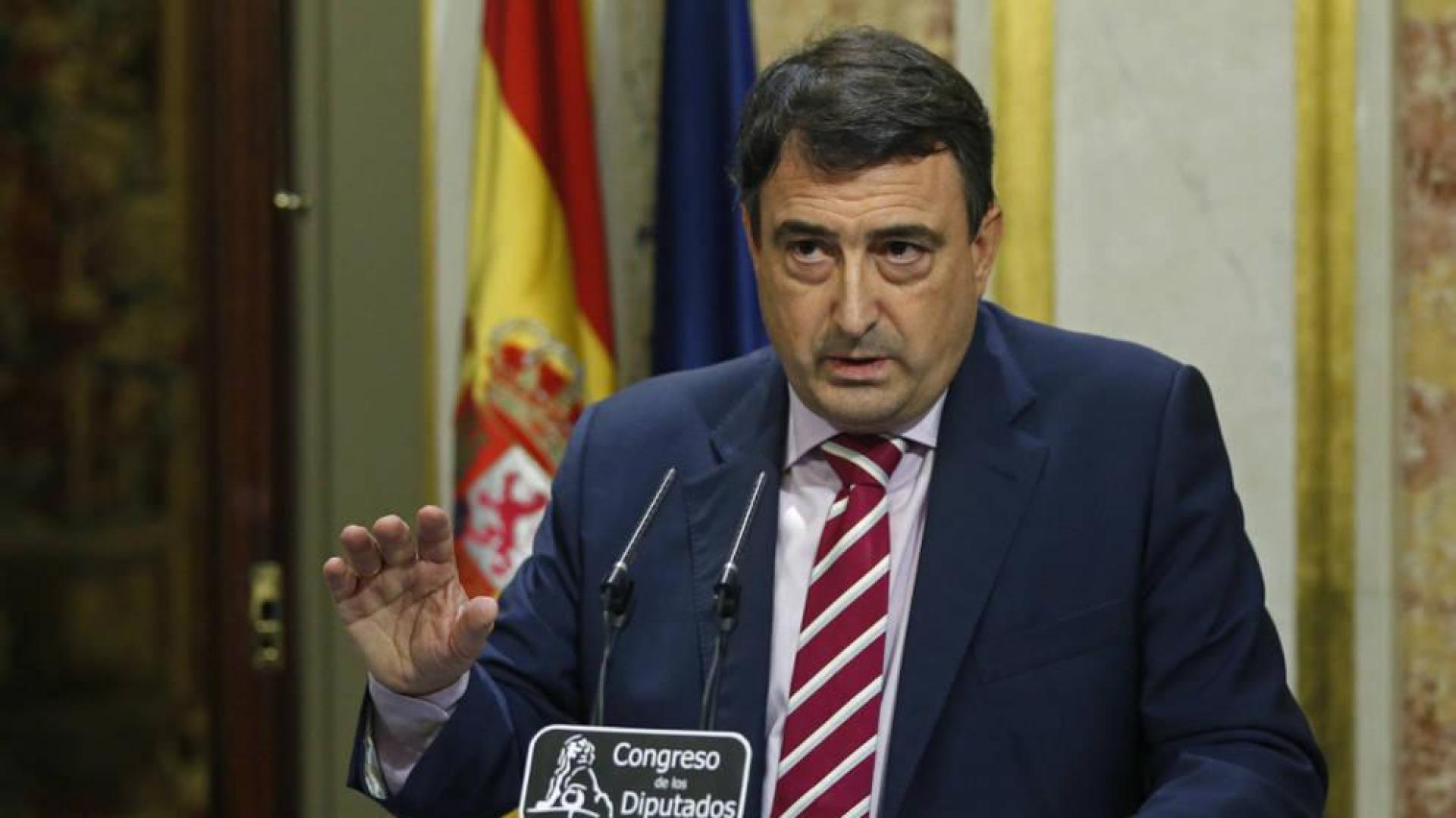 Aitor Esteban (PNV) se muestra "cabreado" con el discurso de Rajoy