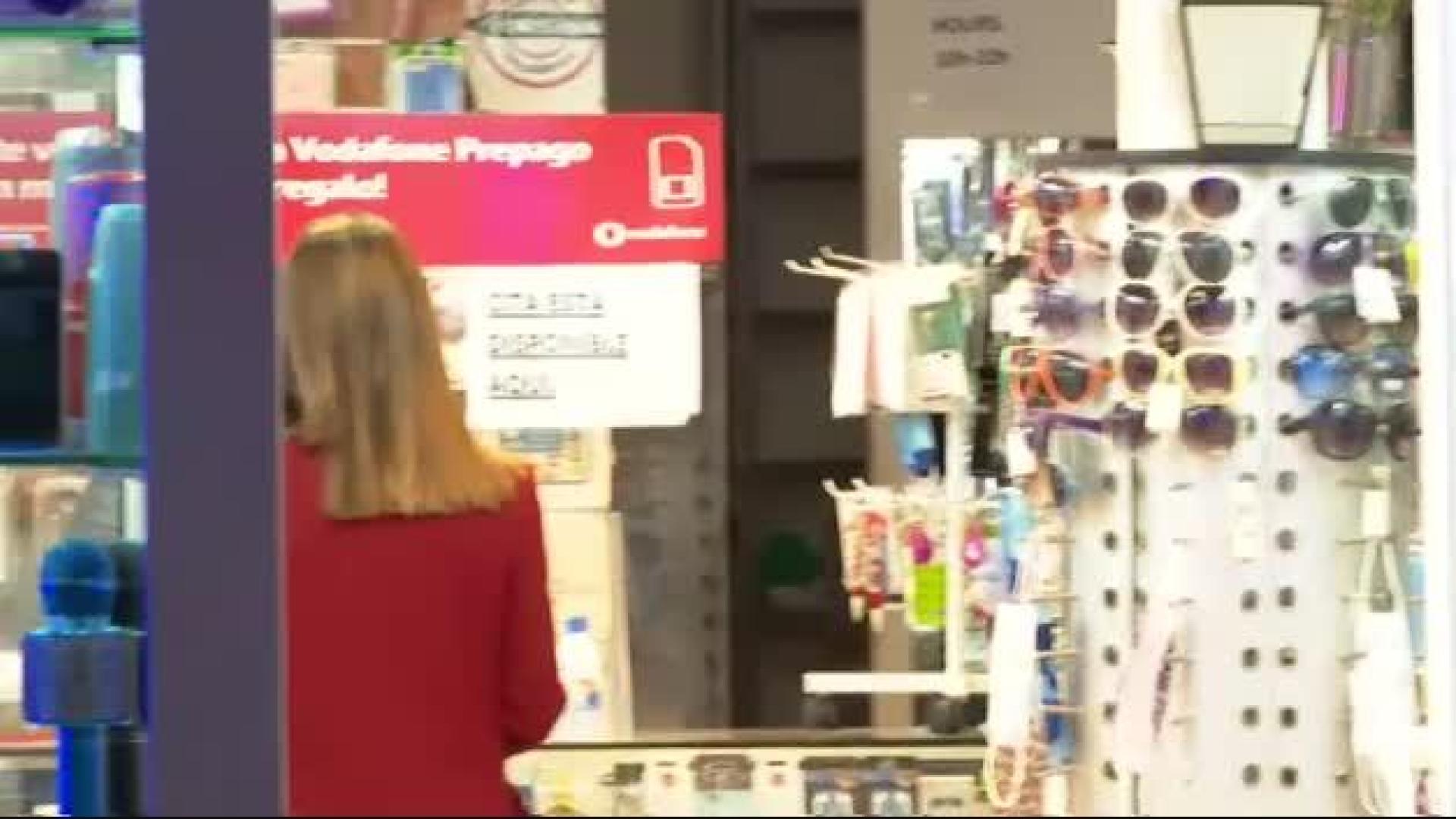 Un locutorio de Barcelona cobra por conseguir una cita en el Servicio Público de Empleo (SEPE)