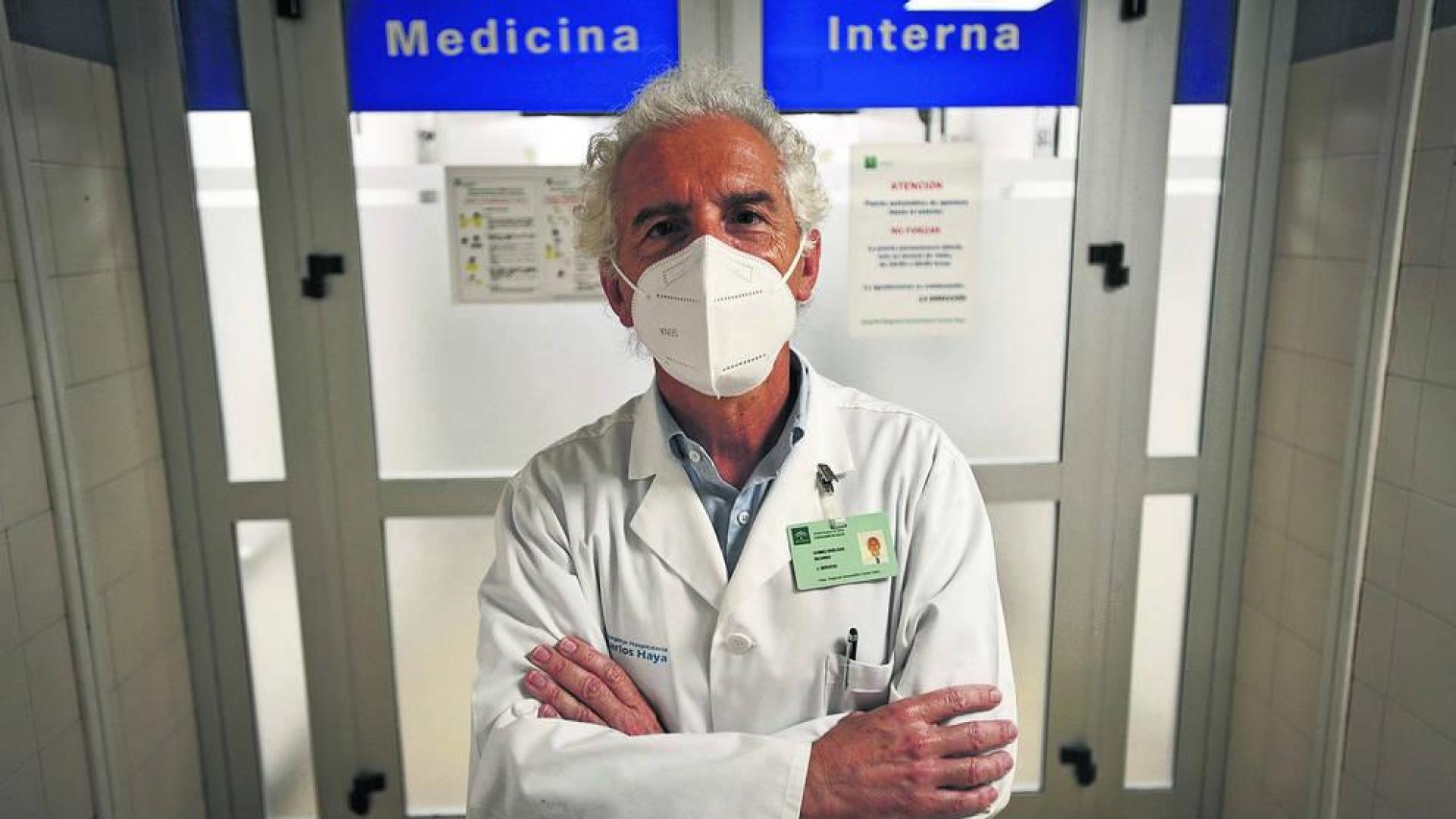 Ricardo Gómez Huelgas, jefe de Servicio de Medicina Interna del  hospital Carlos de Haya de Málaga.
